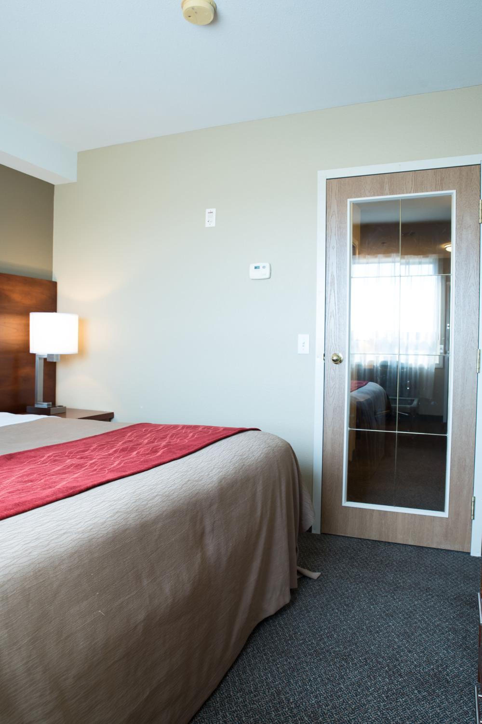 King Suite - Non-Smoking - Photo 1