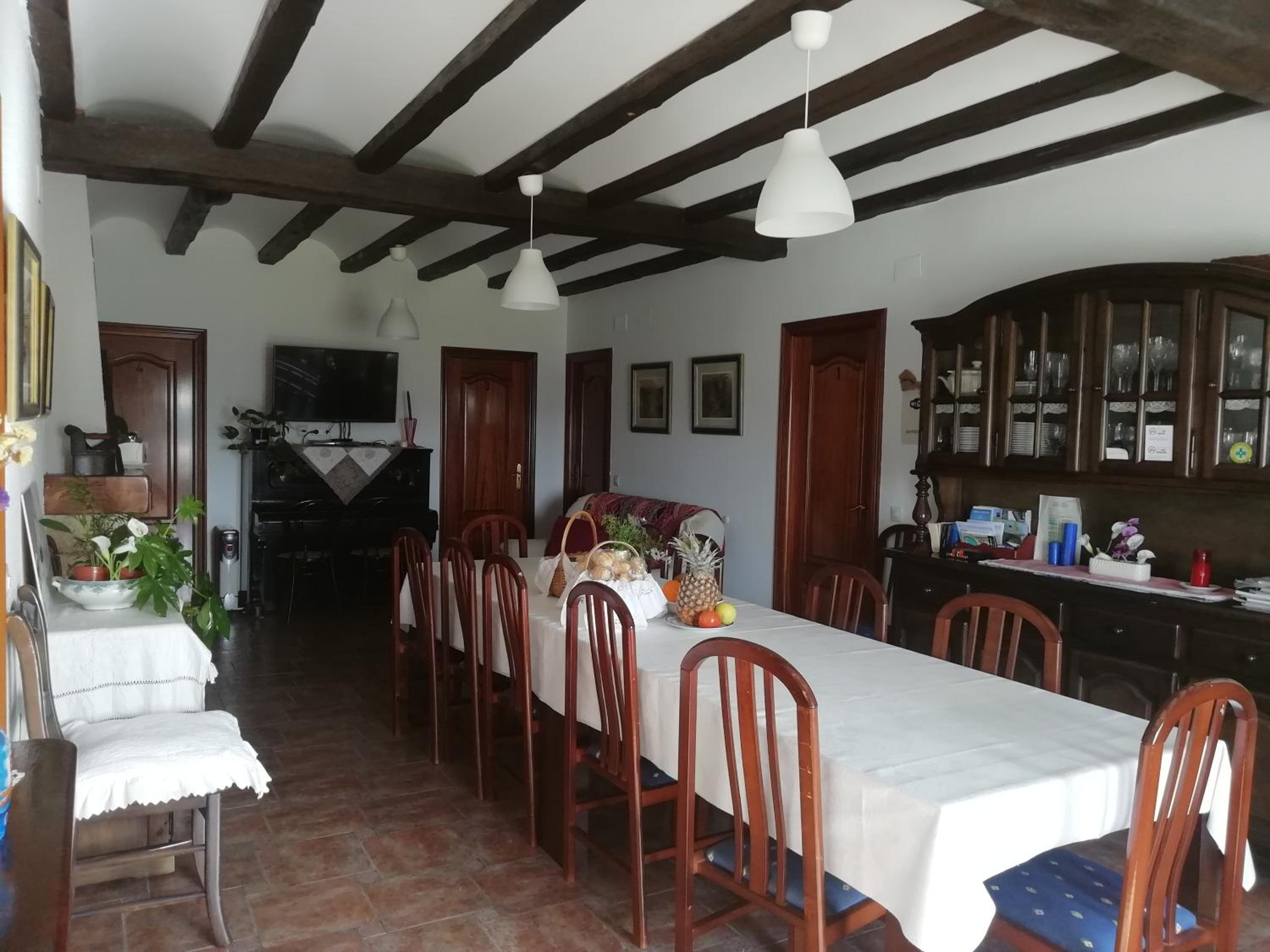 Six-Bedroom House photo 2