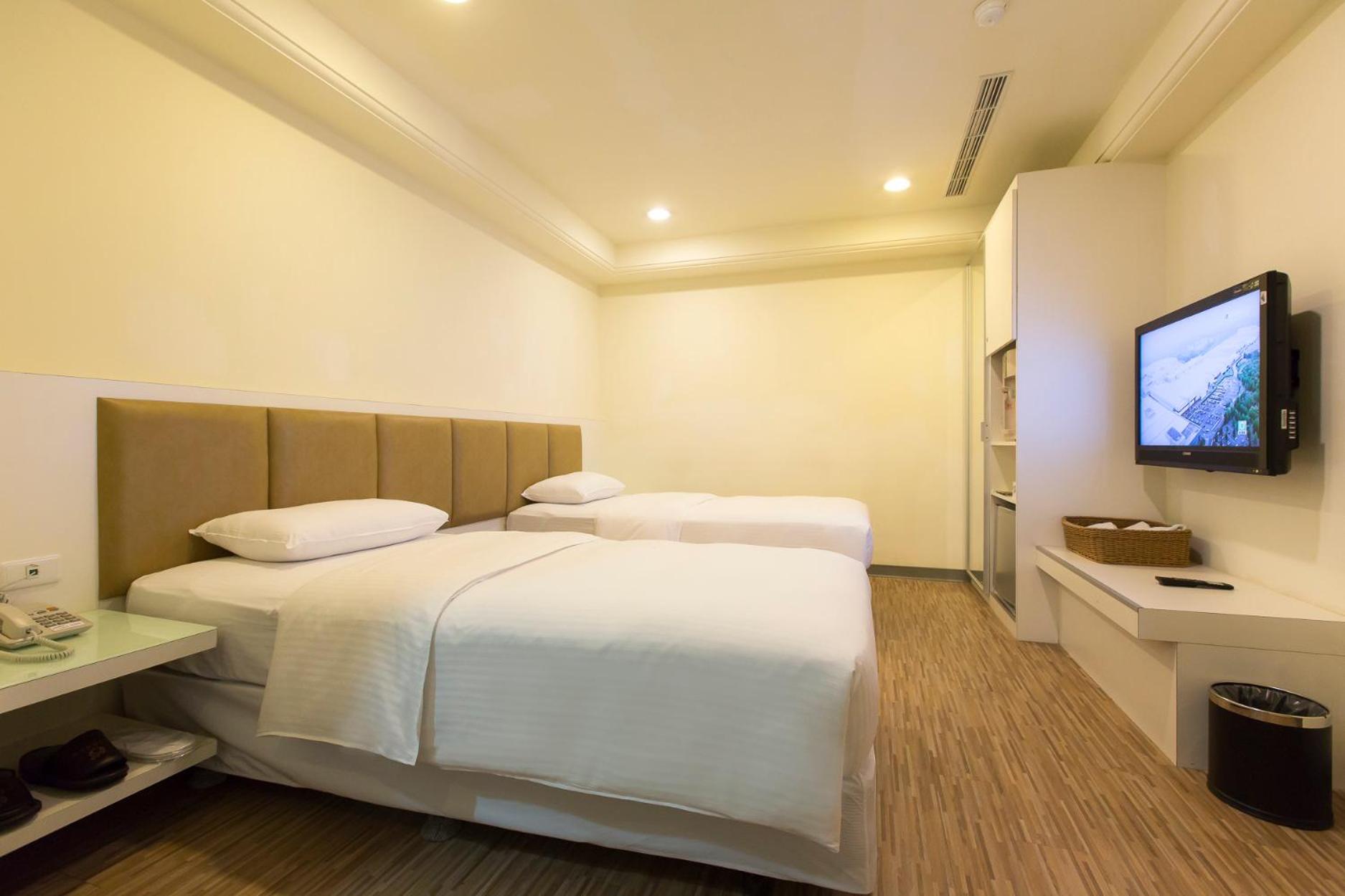 Business Twin Room - Photo 4