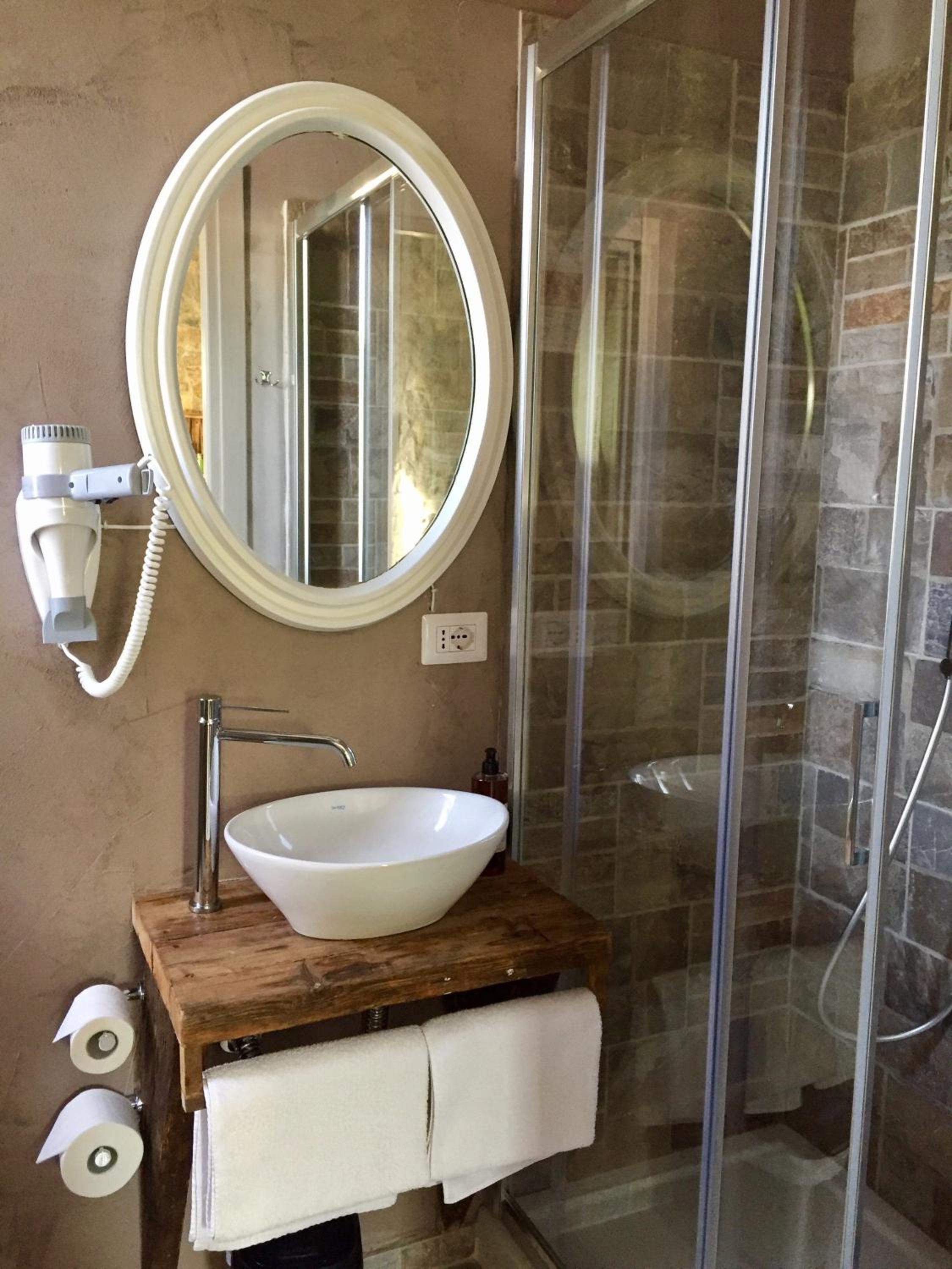 Superior Double or Twin Room - Photo 12