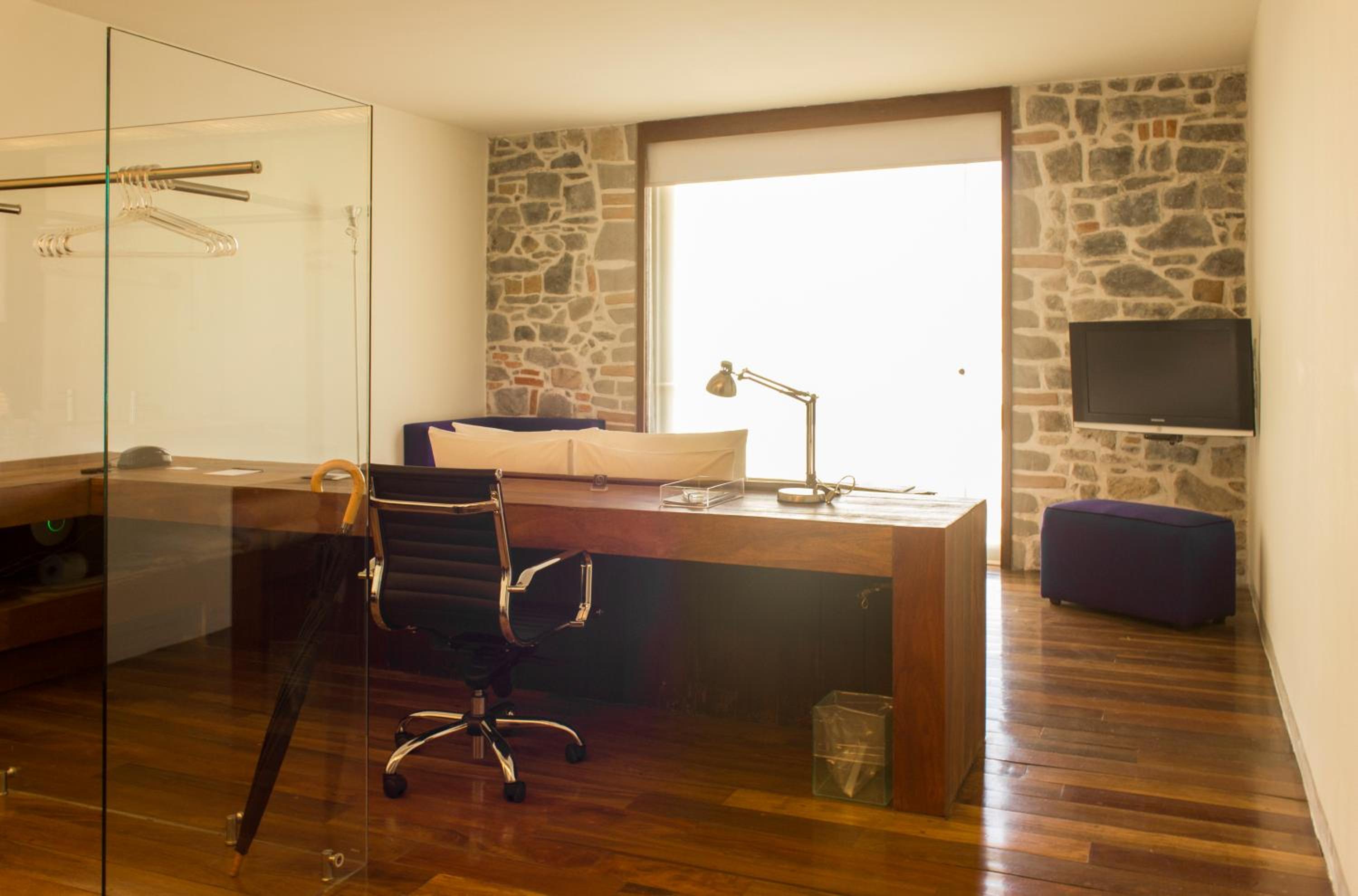 Corner Suite - Photo 4