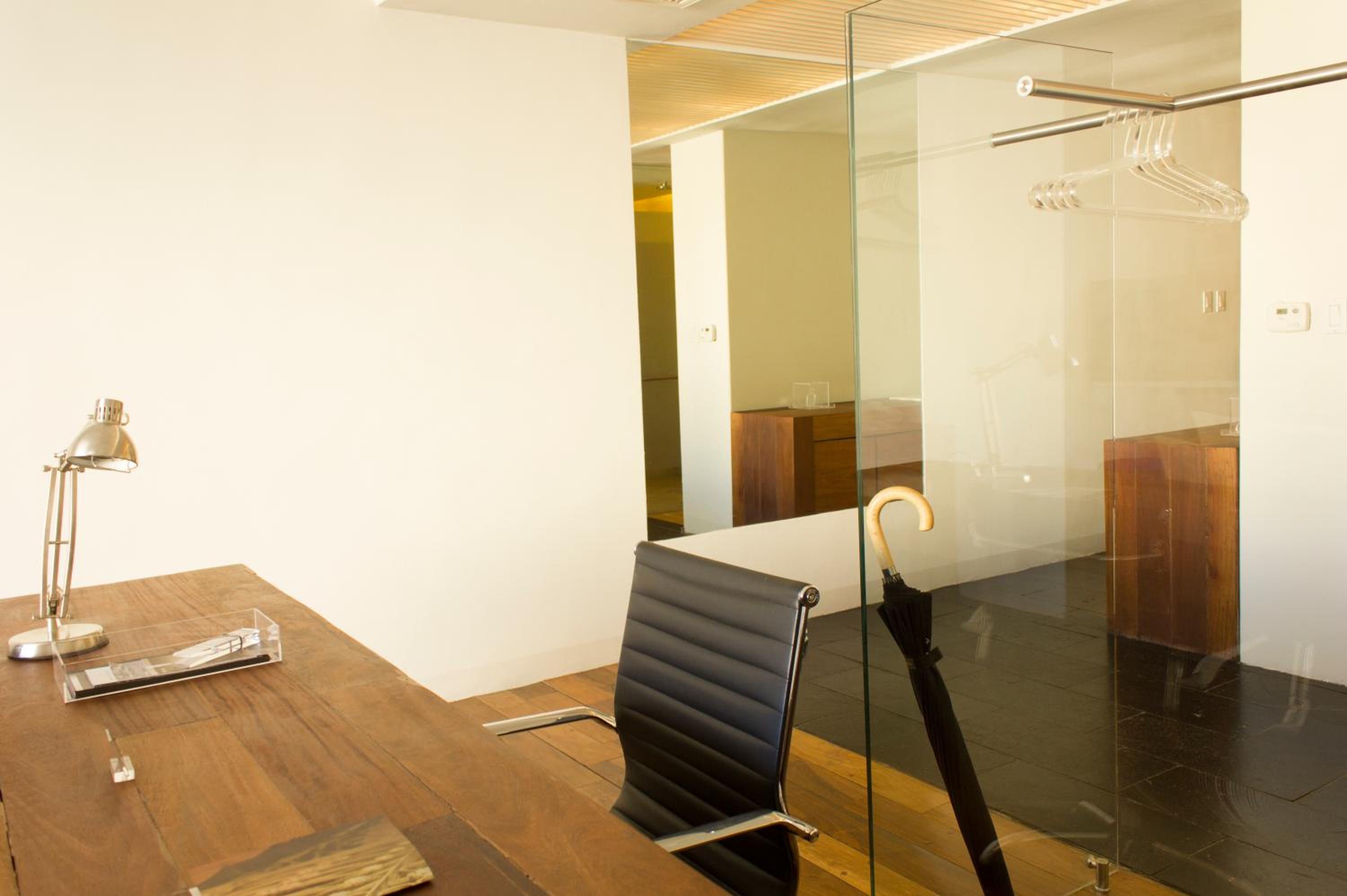 Corner Suite - Photo 7