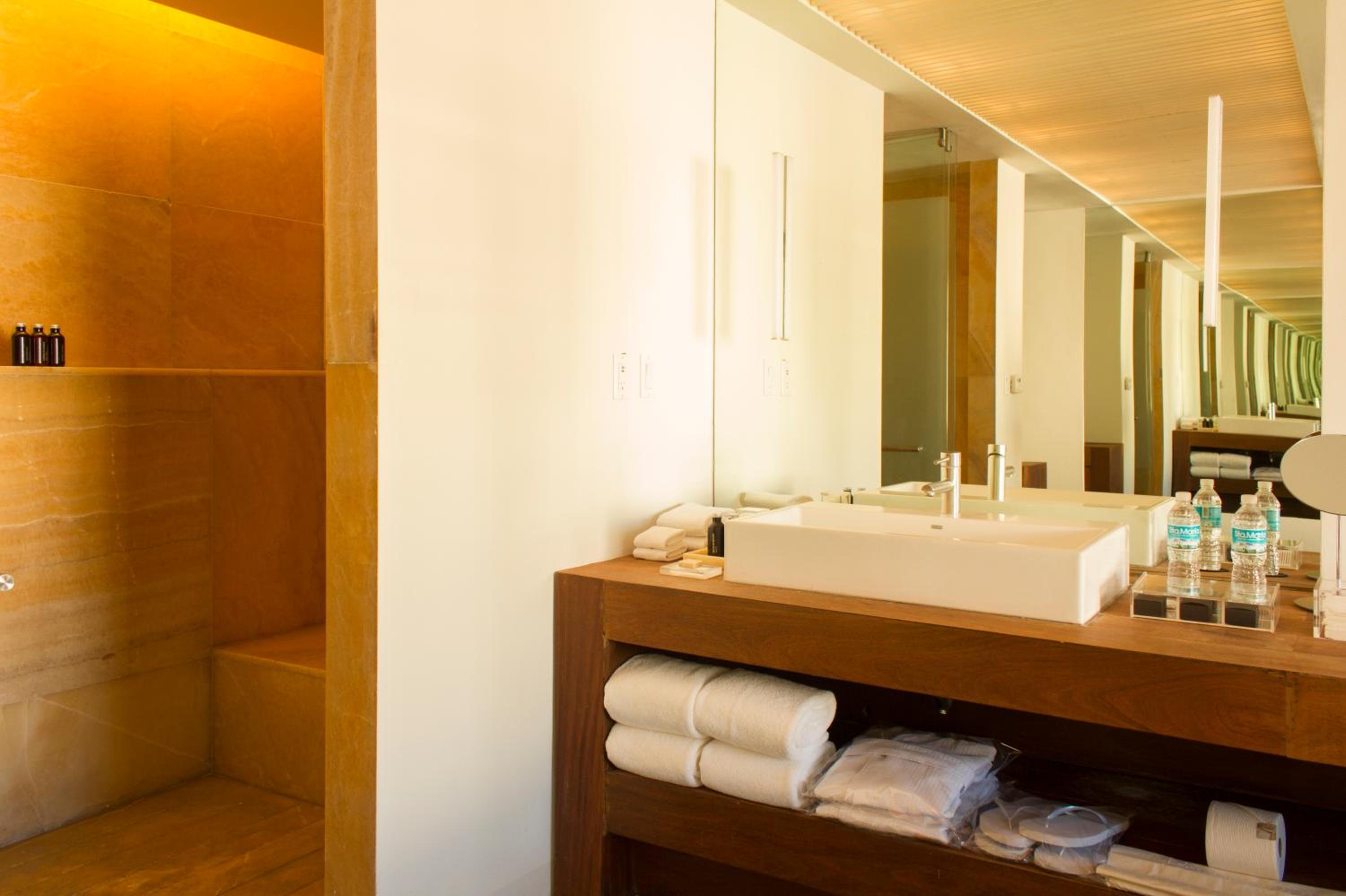Balcony Room - Photo 2