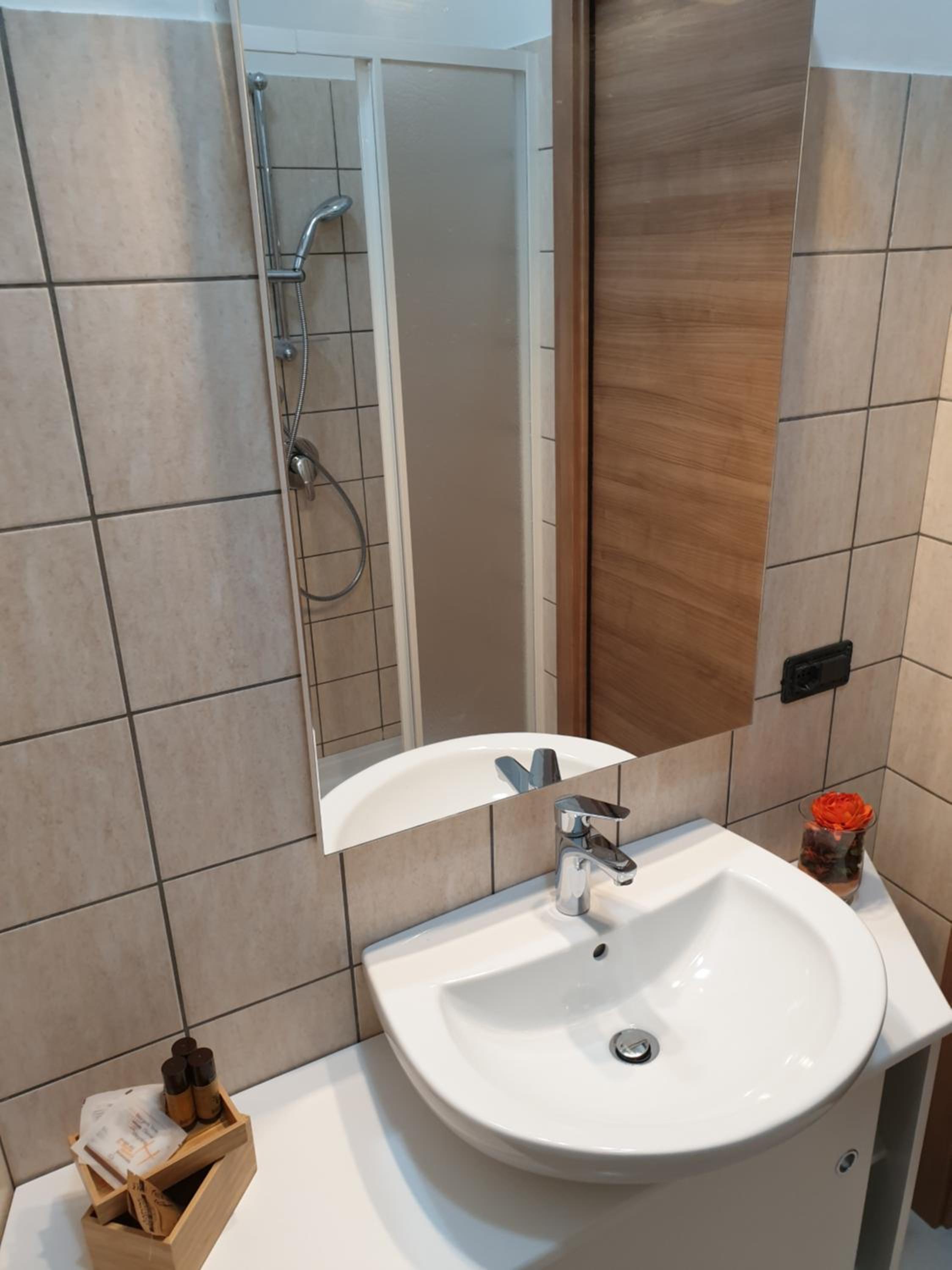 Double Room - Photo 14