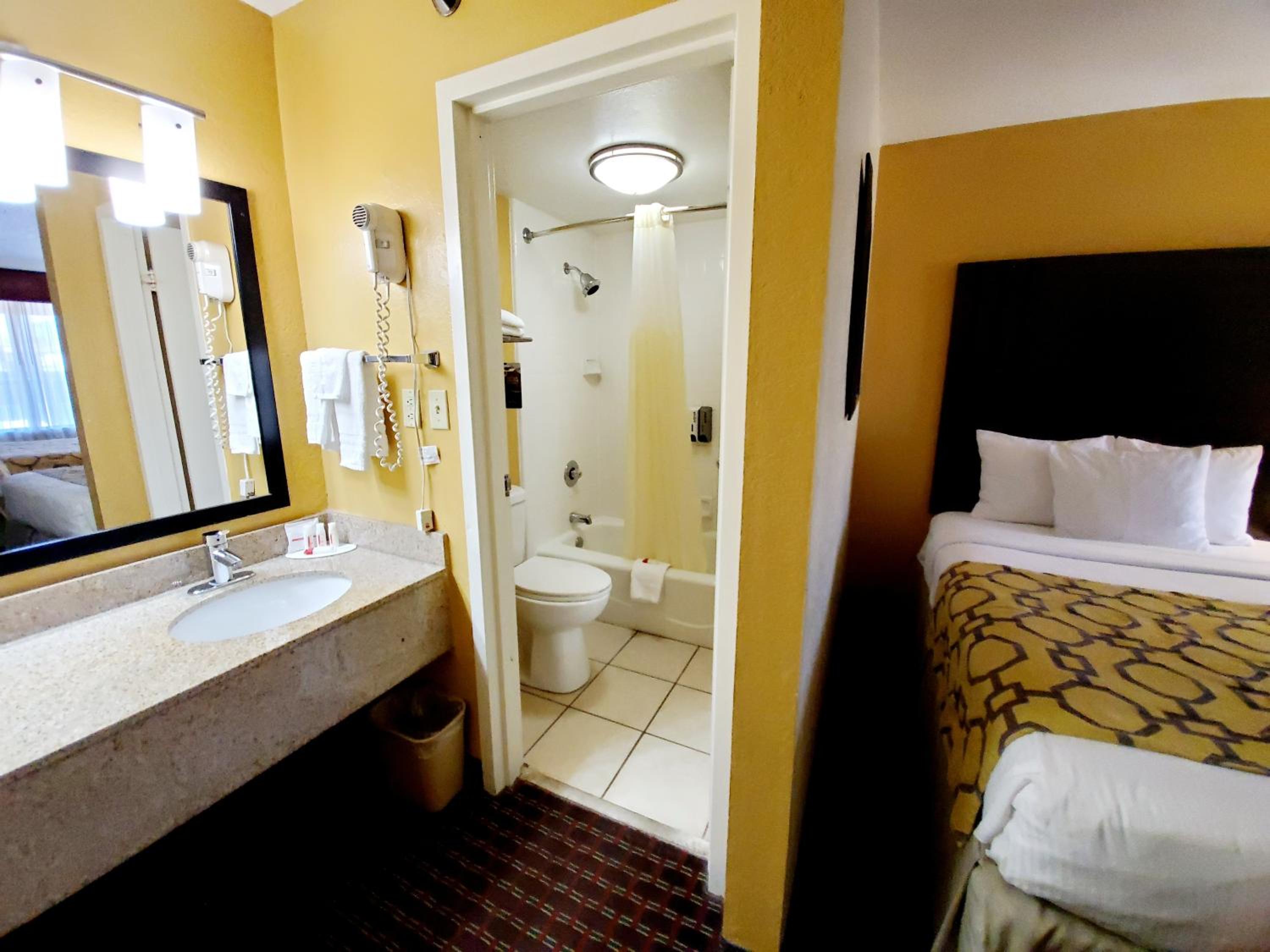 Double Room with Two Double Beds - Non-Smoking (4 Adults) - Photo 9