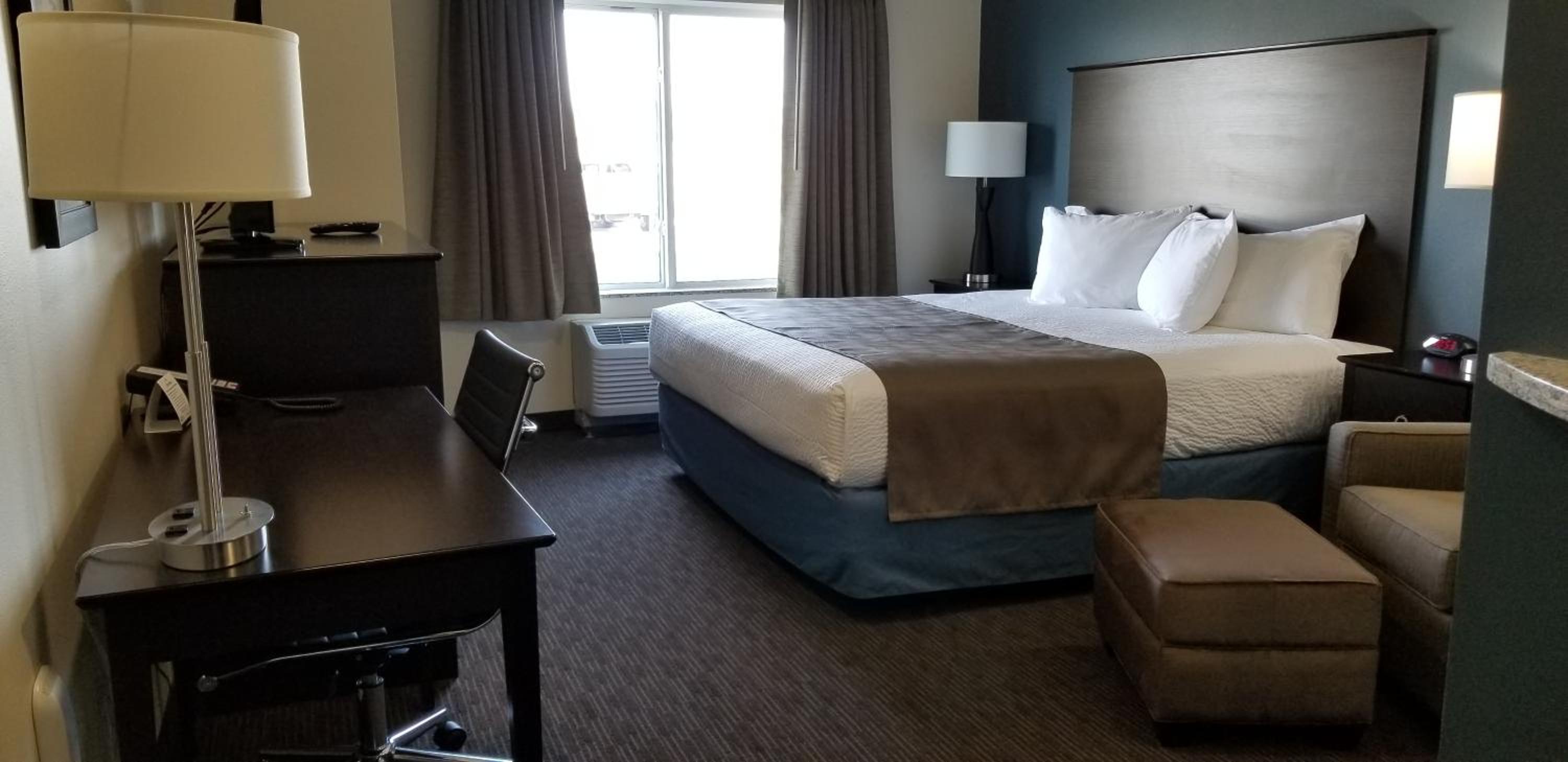 King Room - Non-Smoking - Photo 2