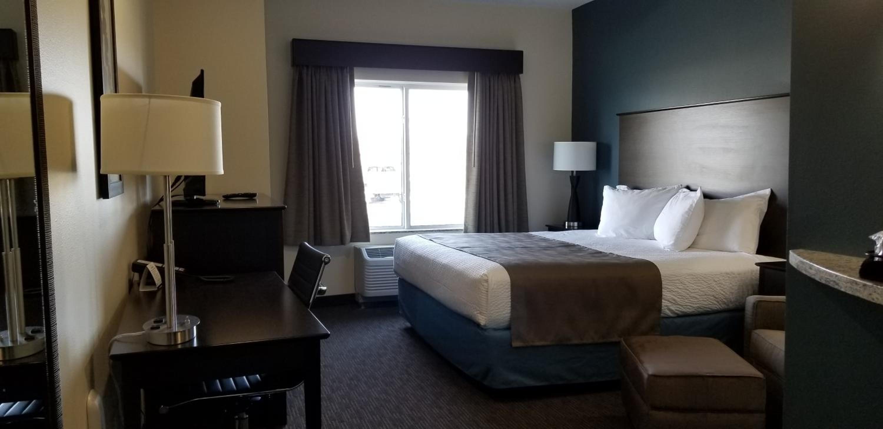 King Room - Non-Smoking - Photo 3