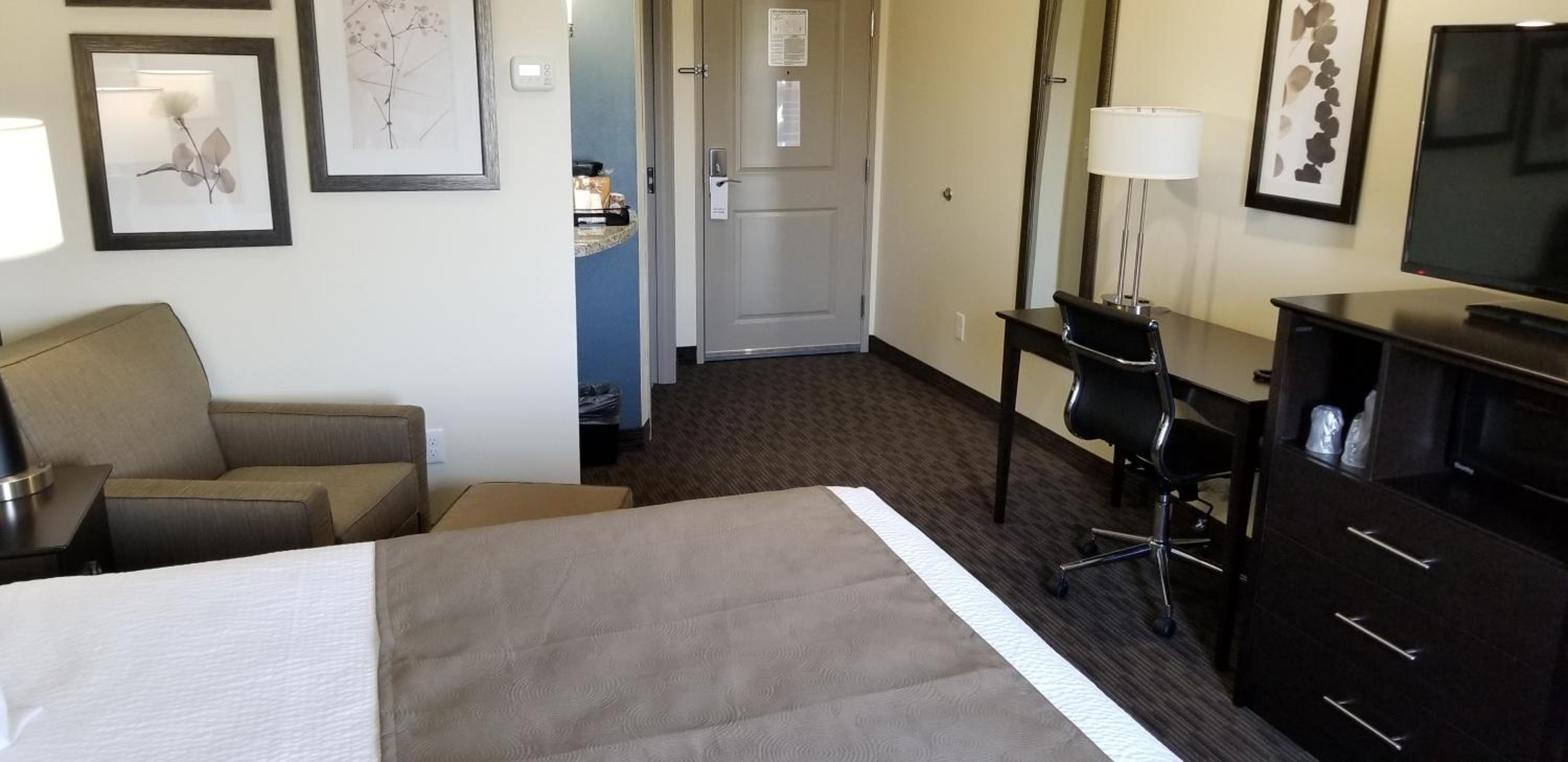 King Room - Non-Smoking - Photo 6