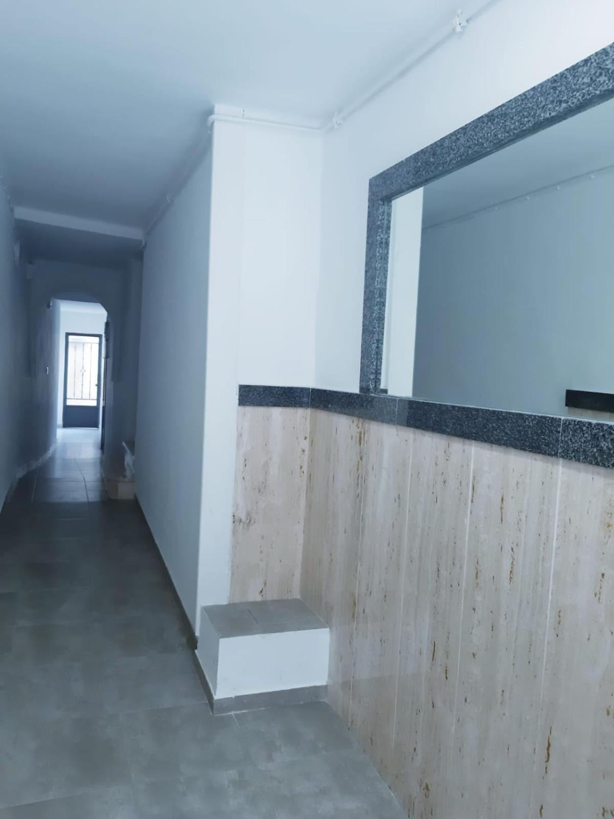 One-Bedroom Apartment - Photo 3