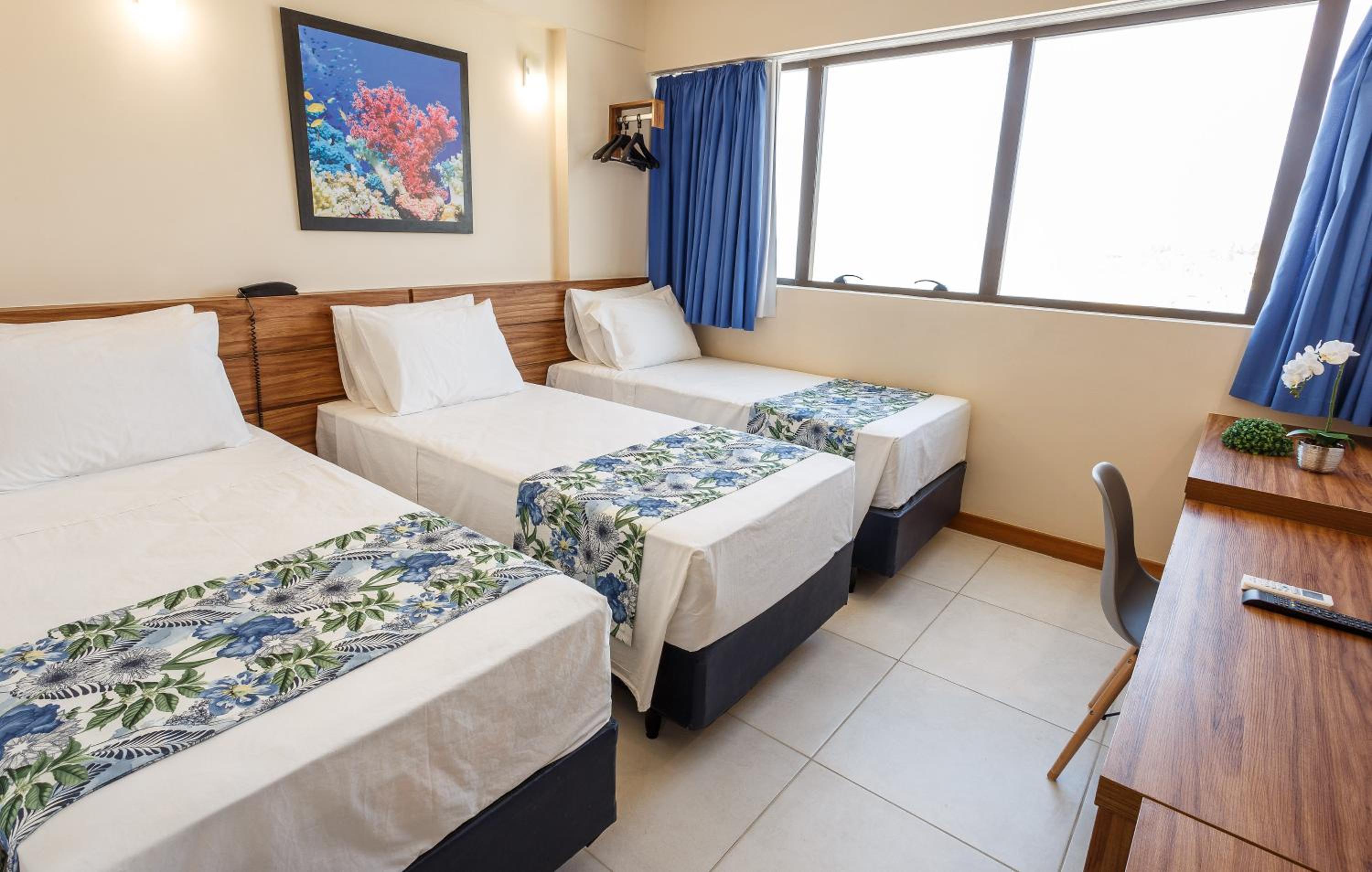Triple Room with Three Single Beds - Photo 2