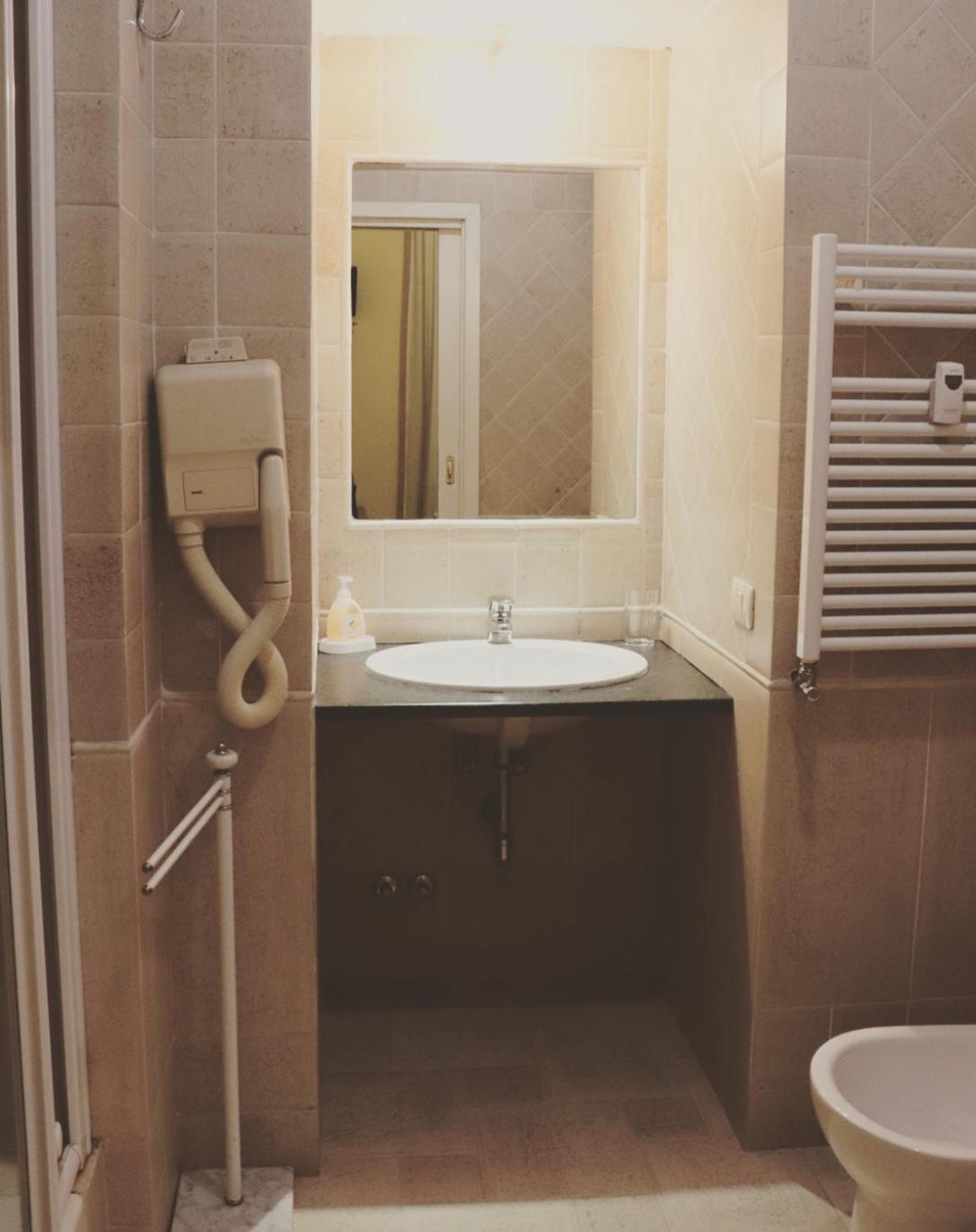 Double or Twin Room photo 2
