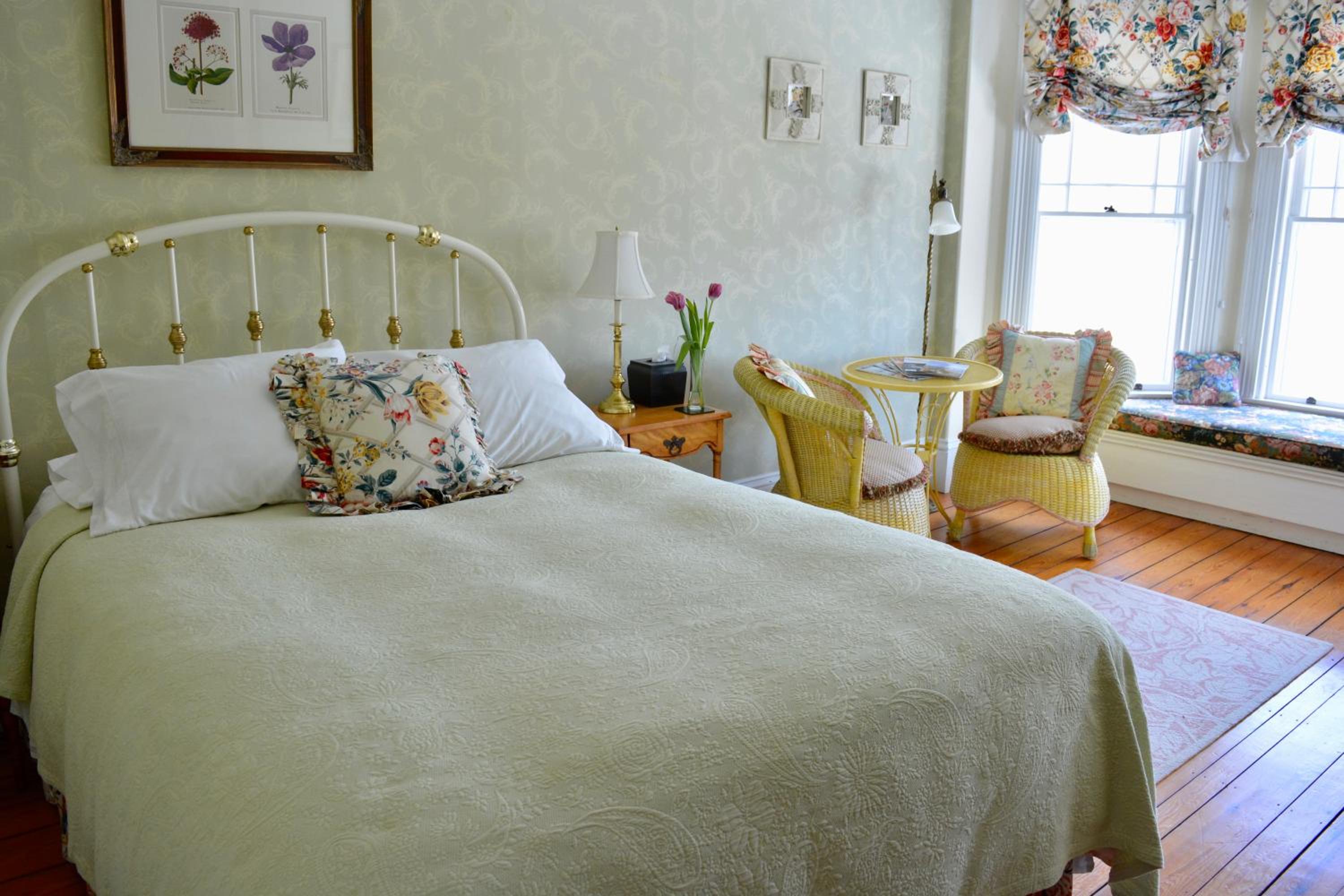 Queen Room with Garden View