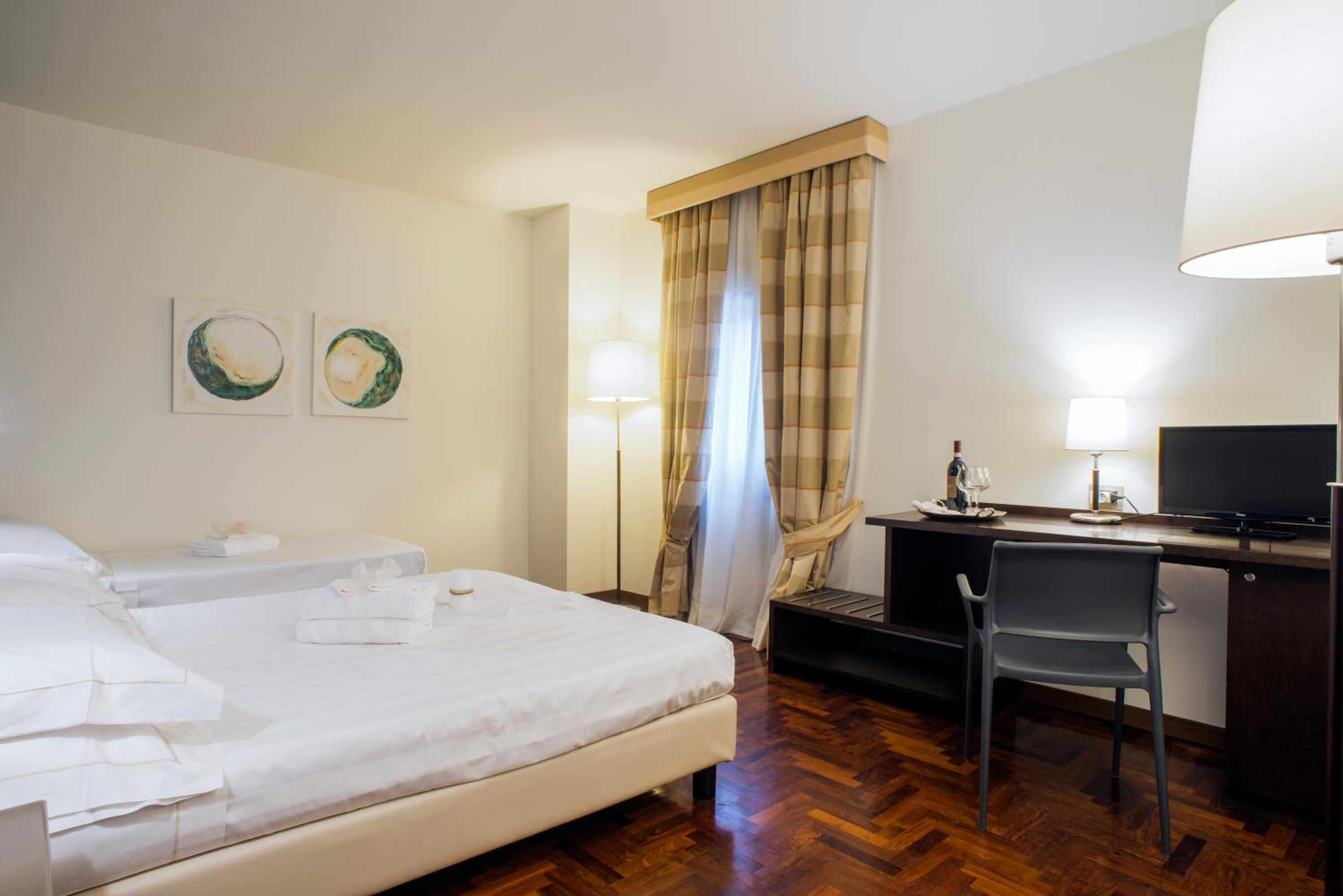 Standard Triple Room - Photo 13