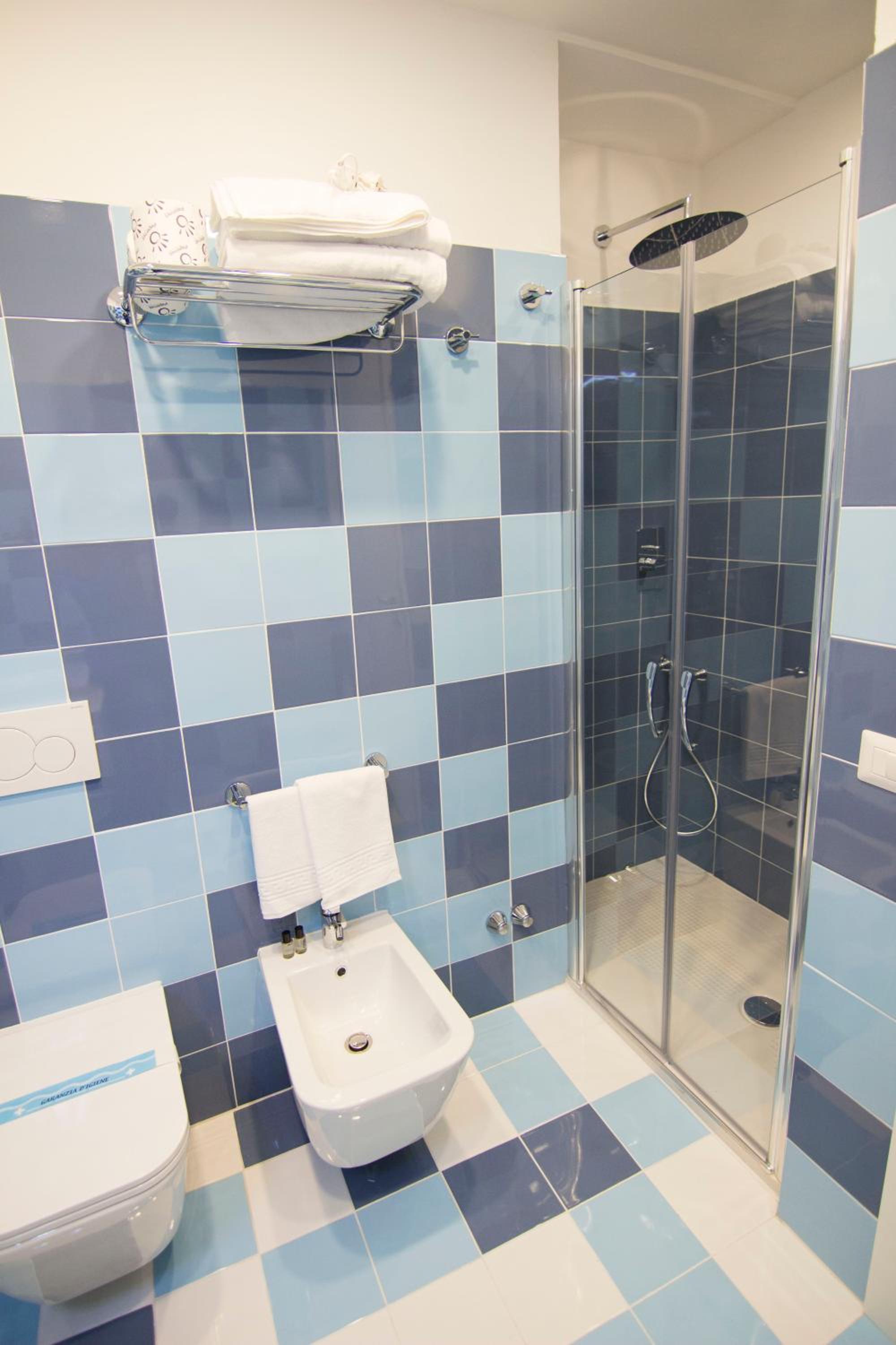 Quadruple Room - Photo 8
