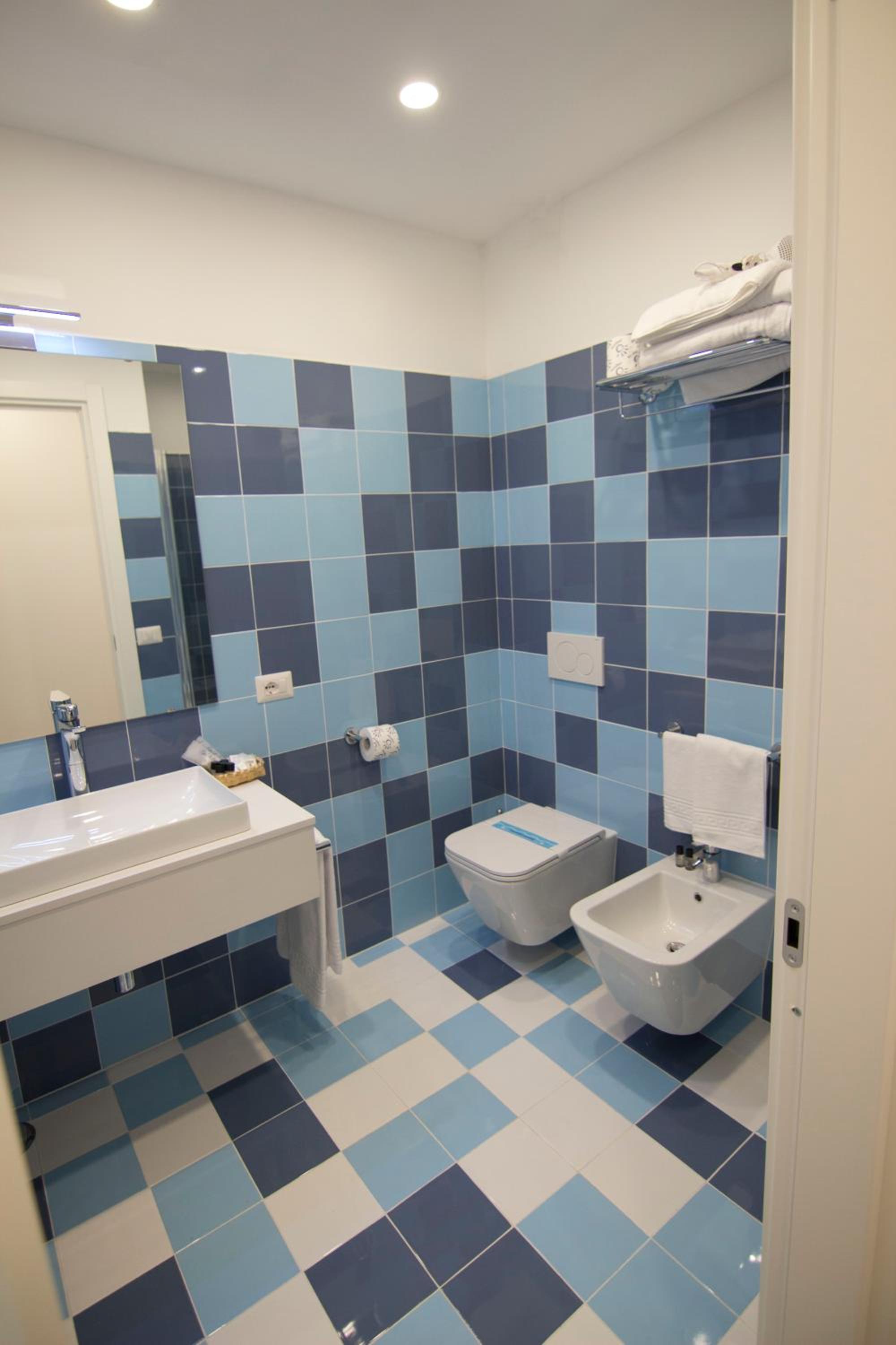 Quadruple Room - Photo 25