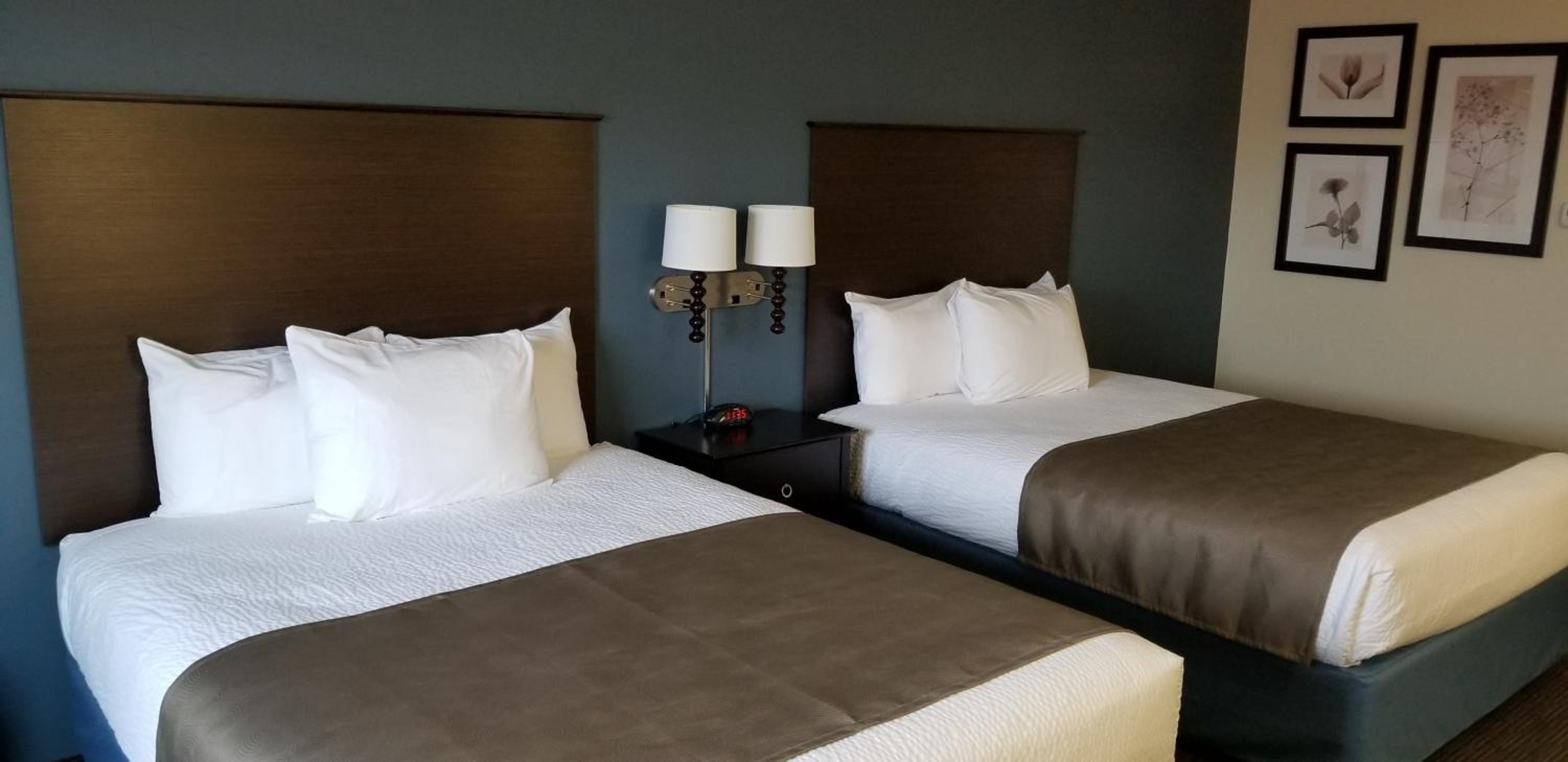 Queen Room with Two Queen Beds - Non-Smoking - Photo 1