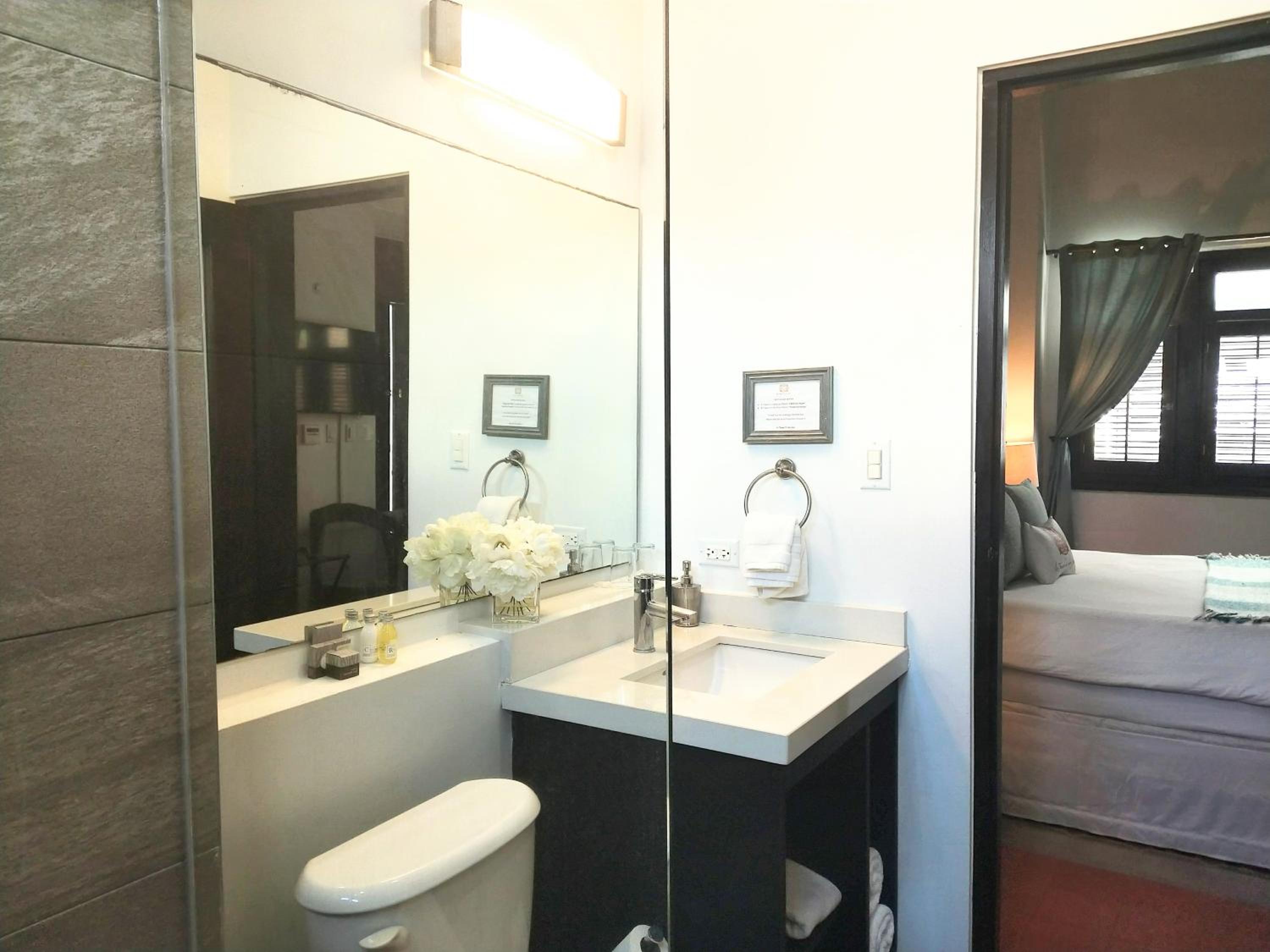 King Deluxe Room - Photo 7