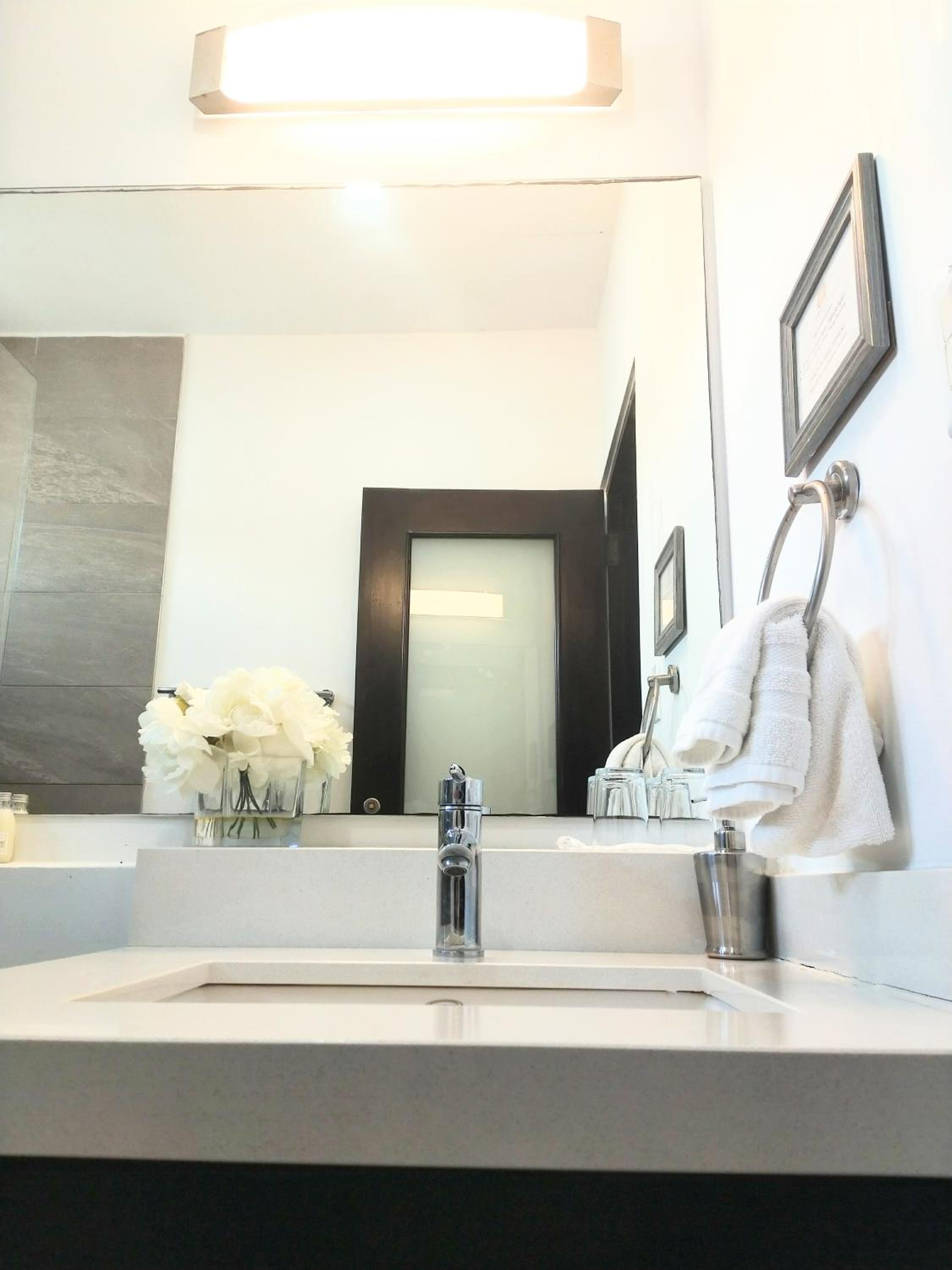 King Deluxe Room - Photo 9