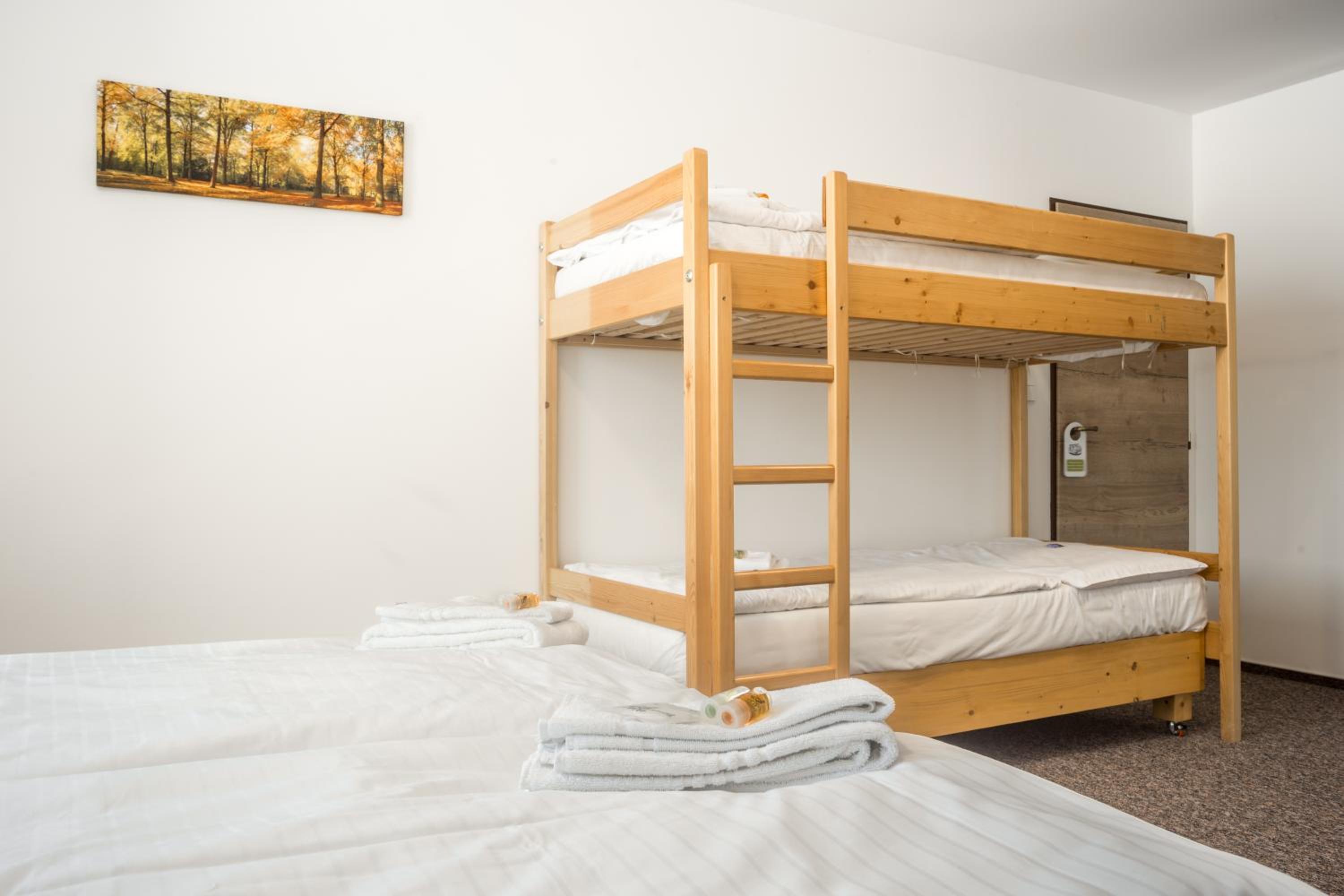 Quadruple Room with Shower - Photo 2