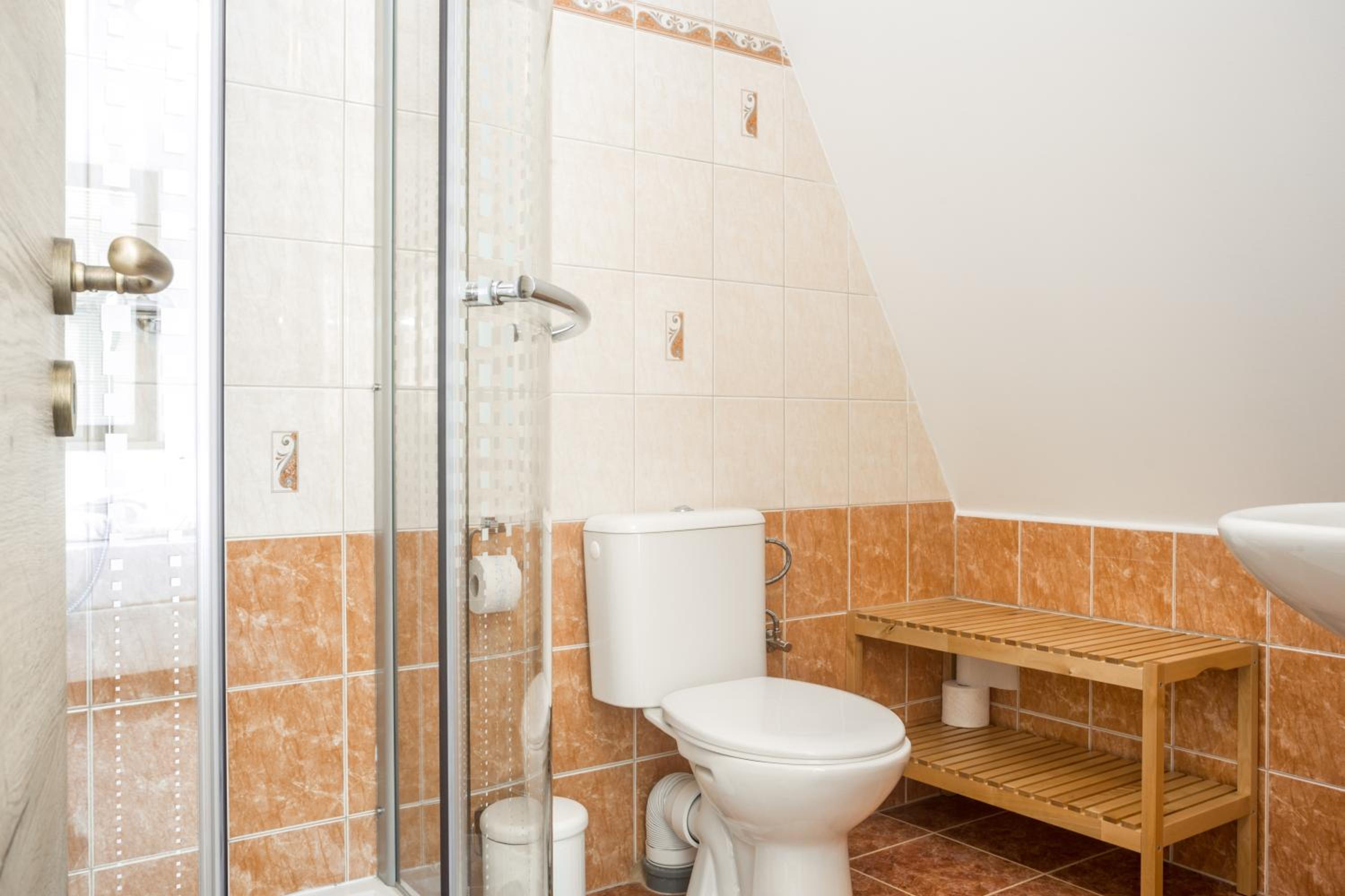 Quadruple Room with Shower - Photo 8