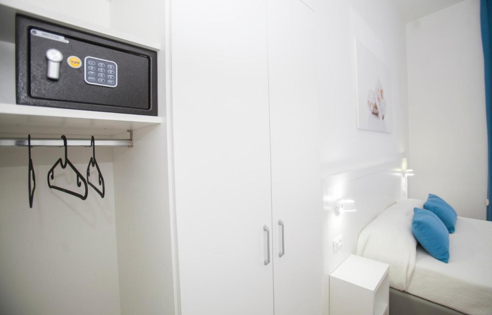 Deluxe Double or Twin Room with Balcony - Photo 2