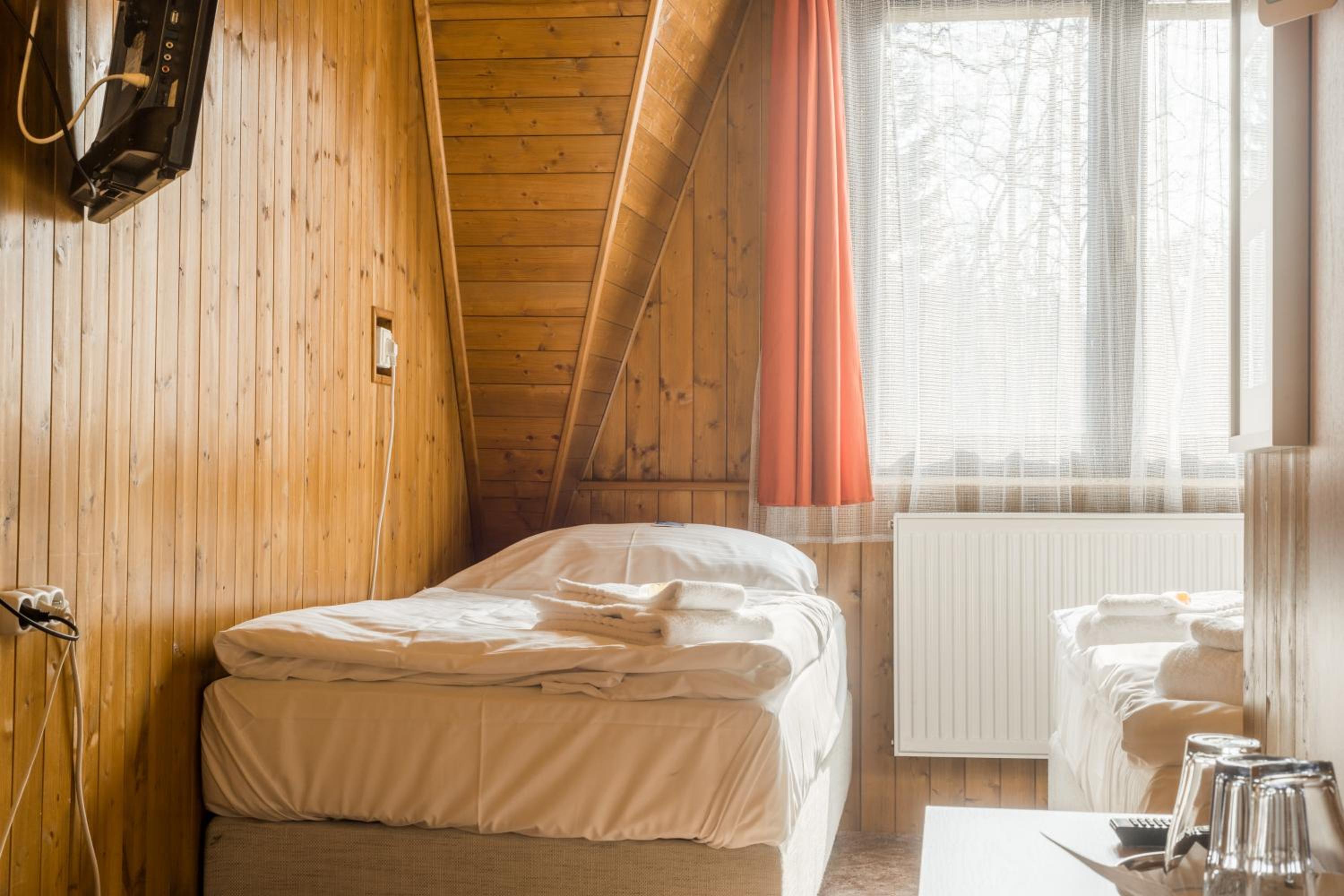 Triple Room with Private Bathroom - Photo 8