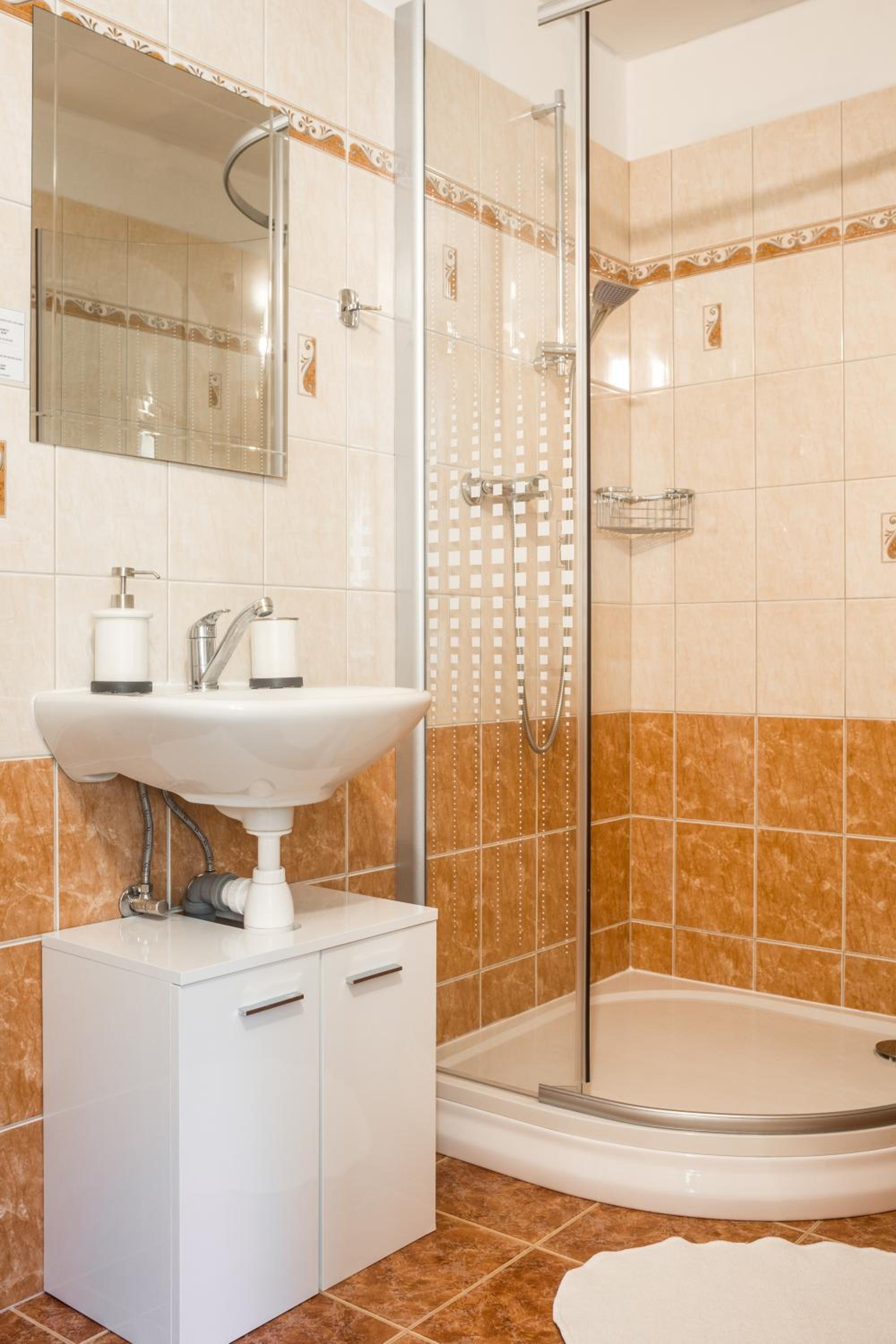 Twin Room with Shower - Photo 10