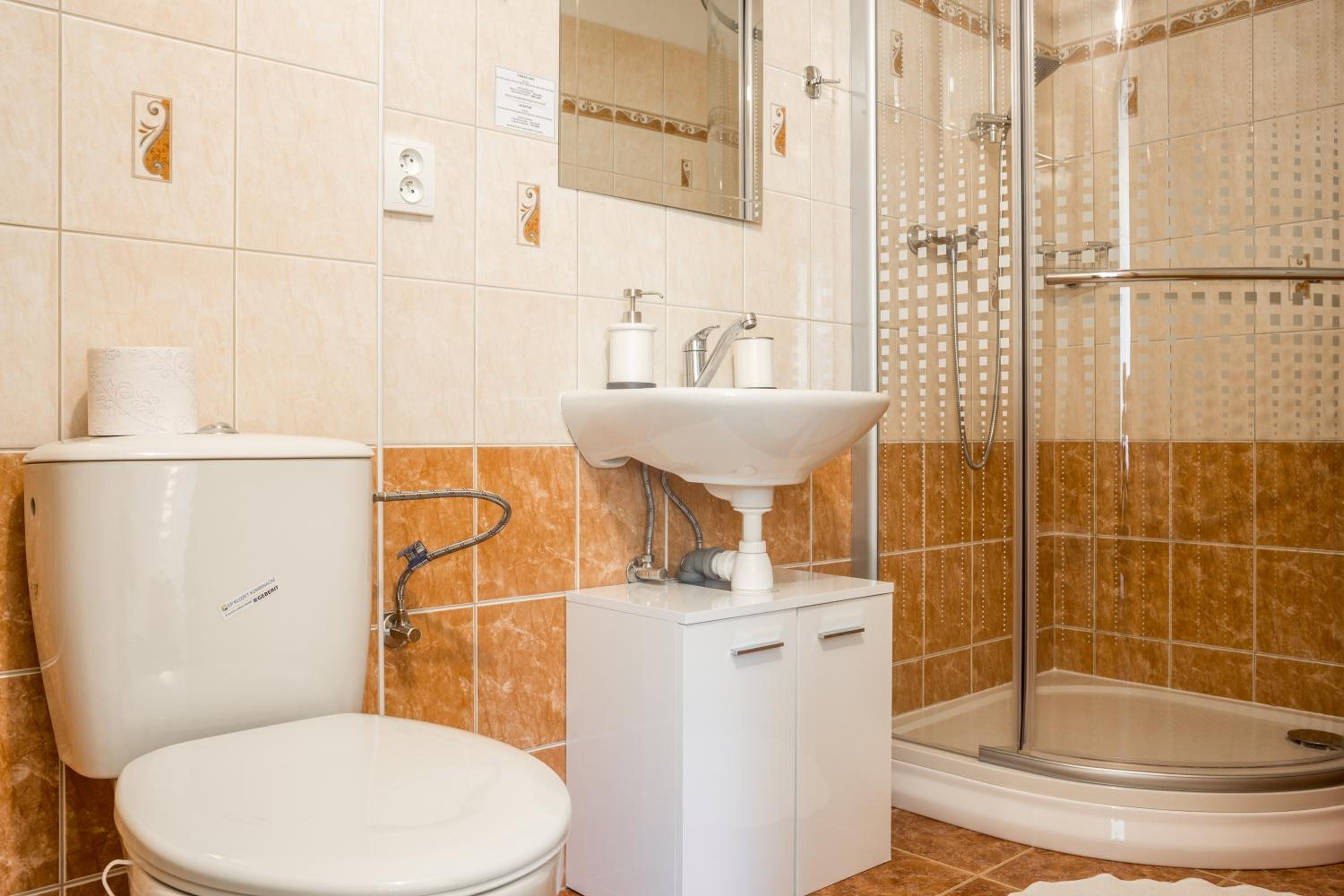 Twin Room with Shower - Photo 14