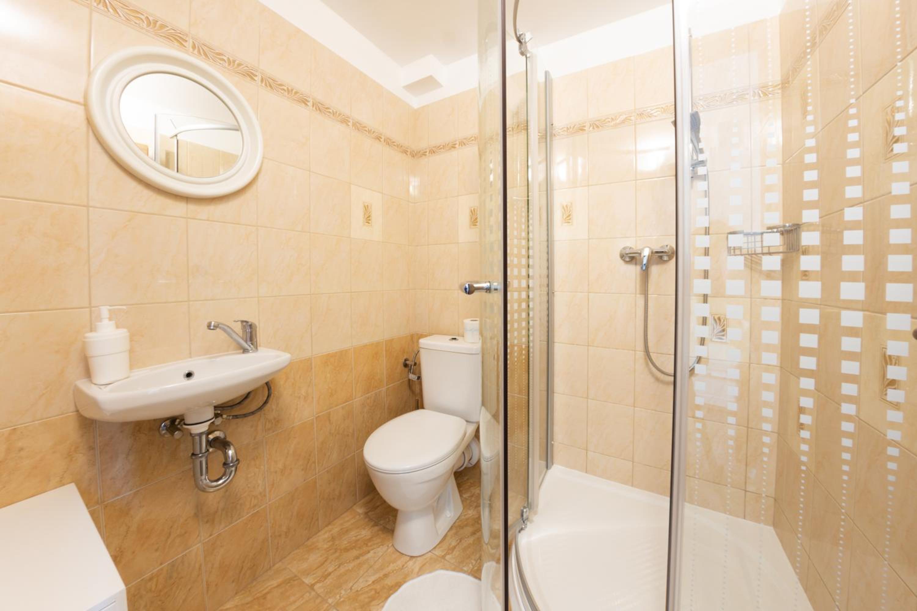 Twin Room with Shower - Photo 8