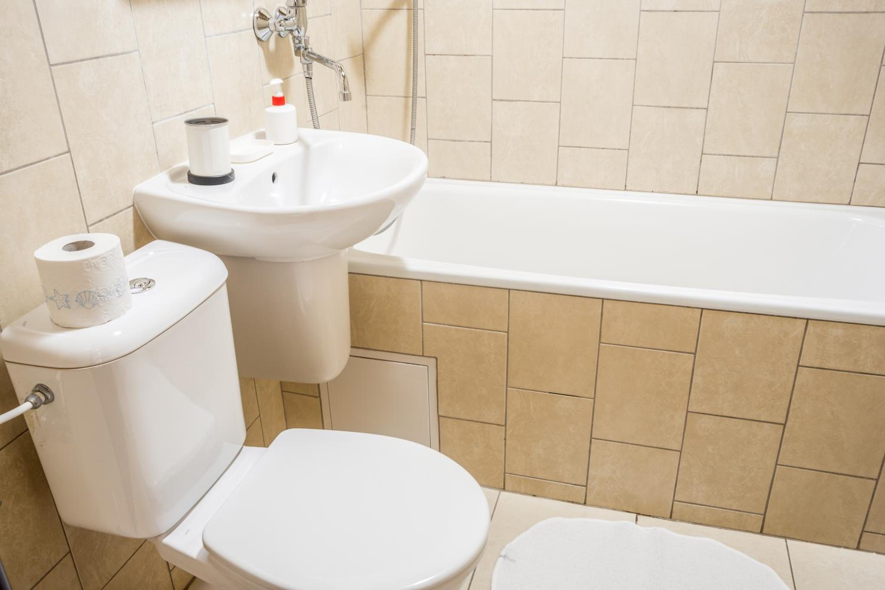 Double or Twin Room with Private Bathroom - Photo 3