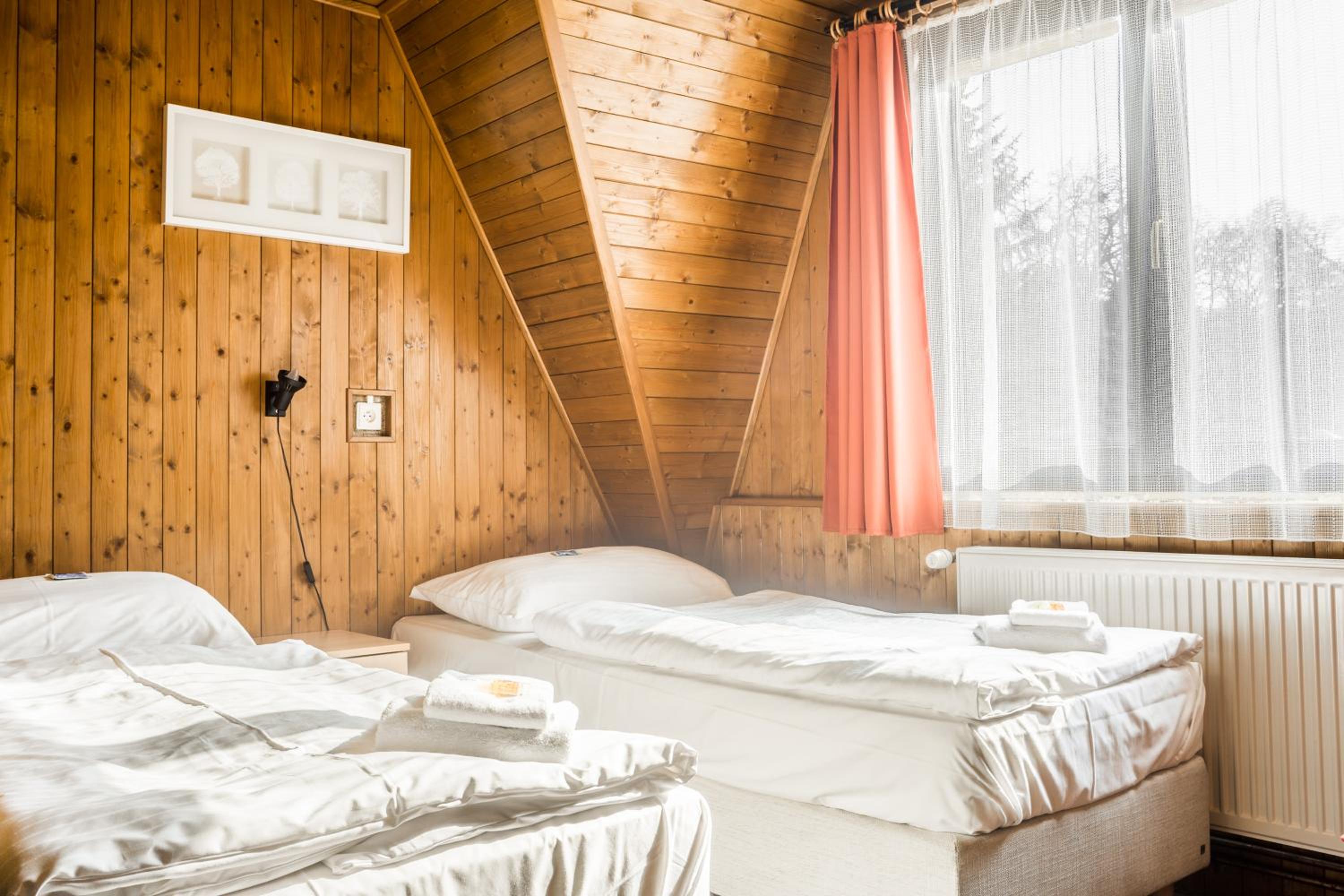 Double or Twin Room with Private Bathroom - Photo 5