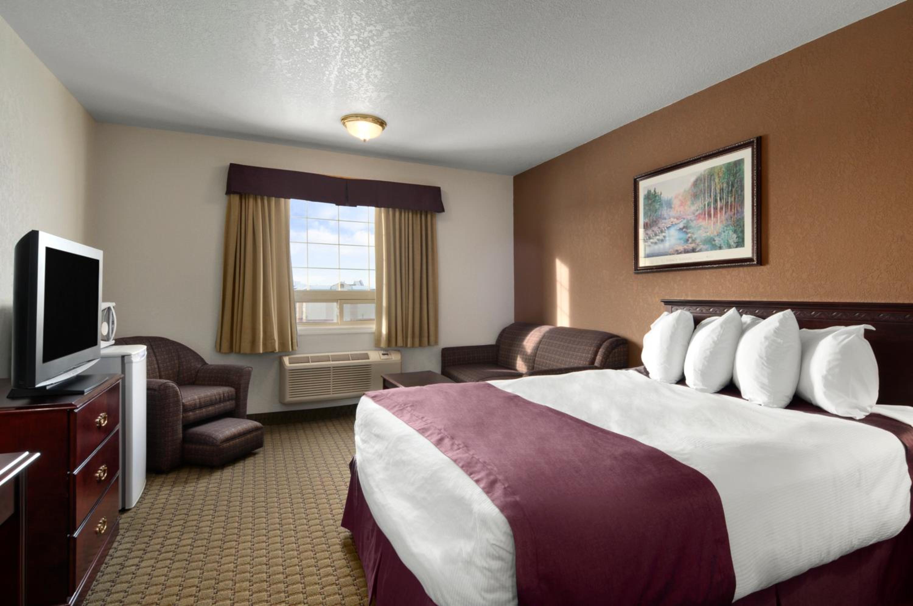 King Room with Sofa Bed - Non-Smoking - Photo 1