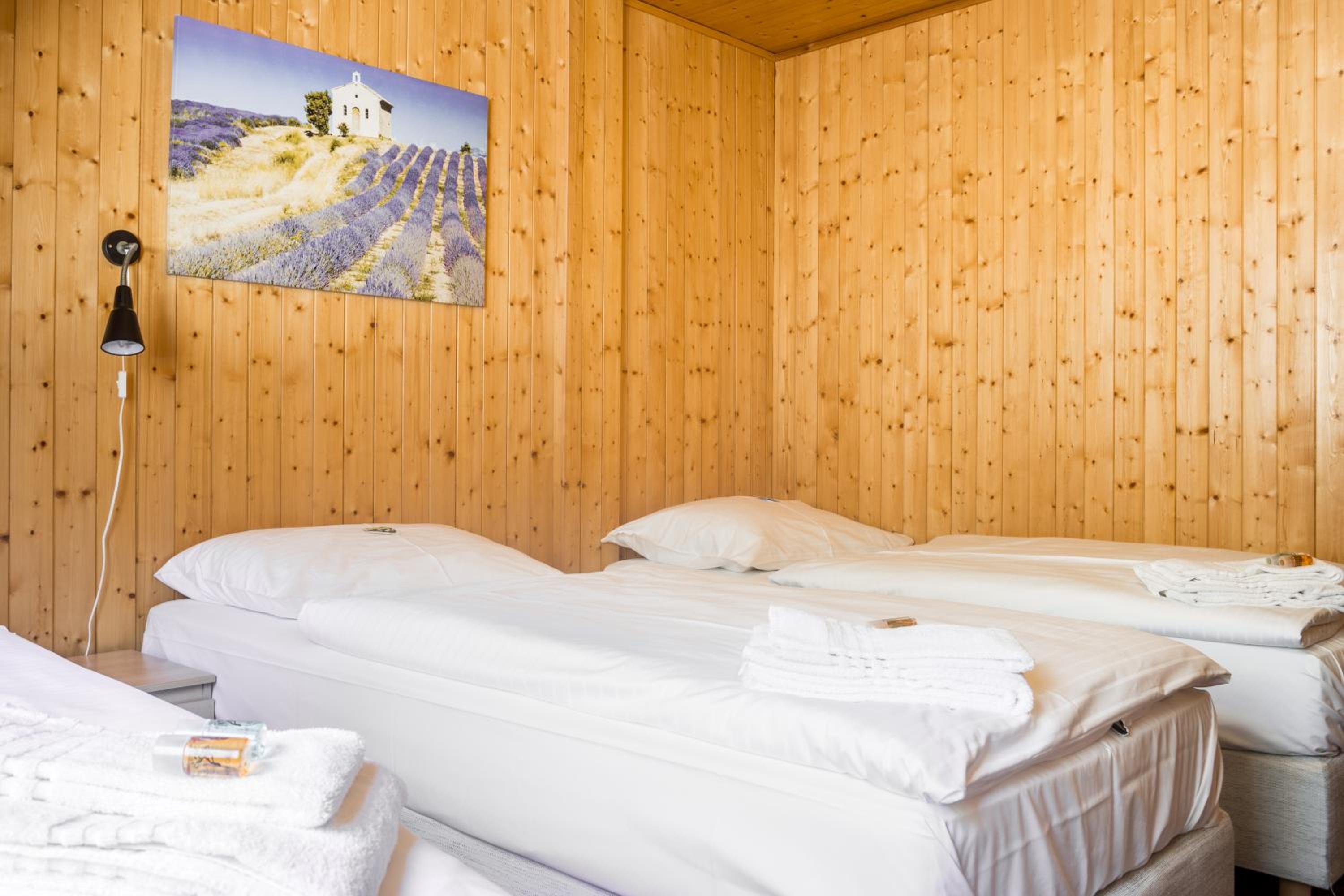 Quadruple Room with Bath - Photo 2