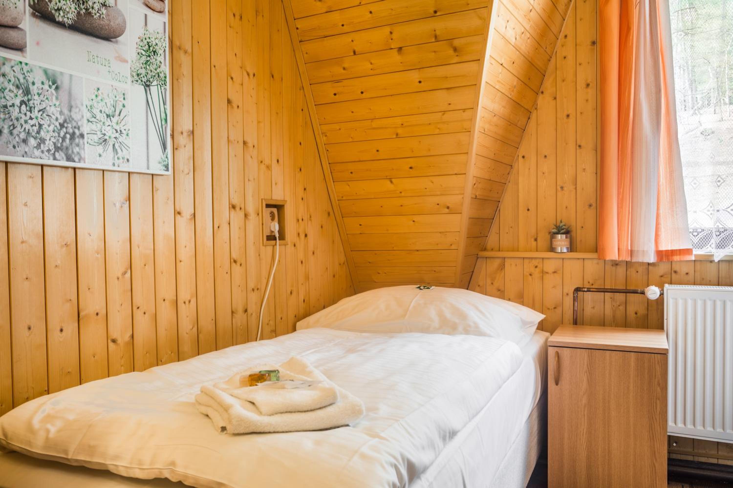 Quadruple Room with Bath - Photo 10