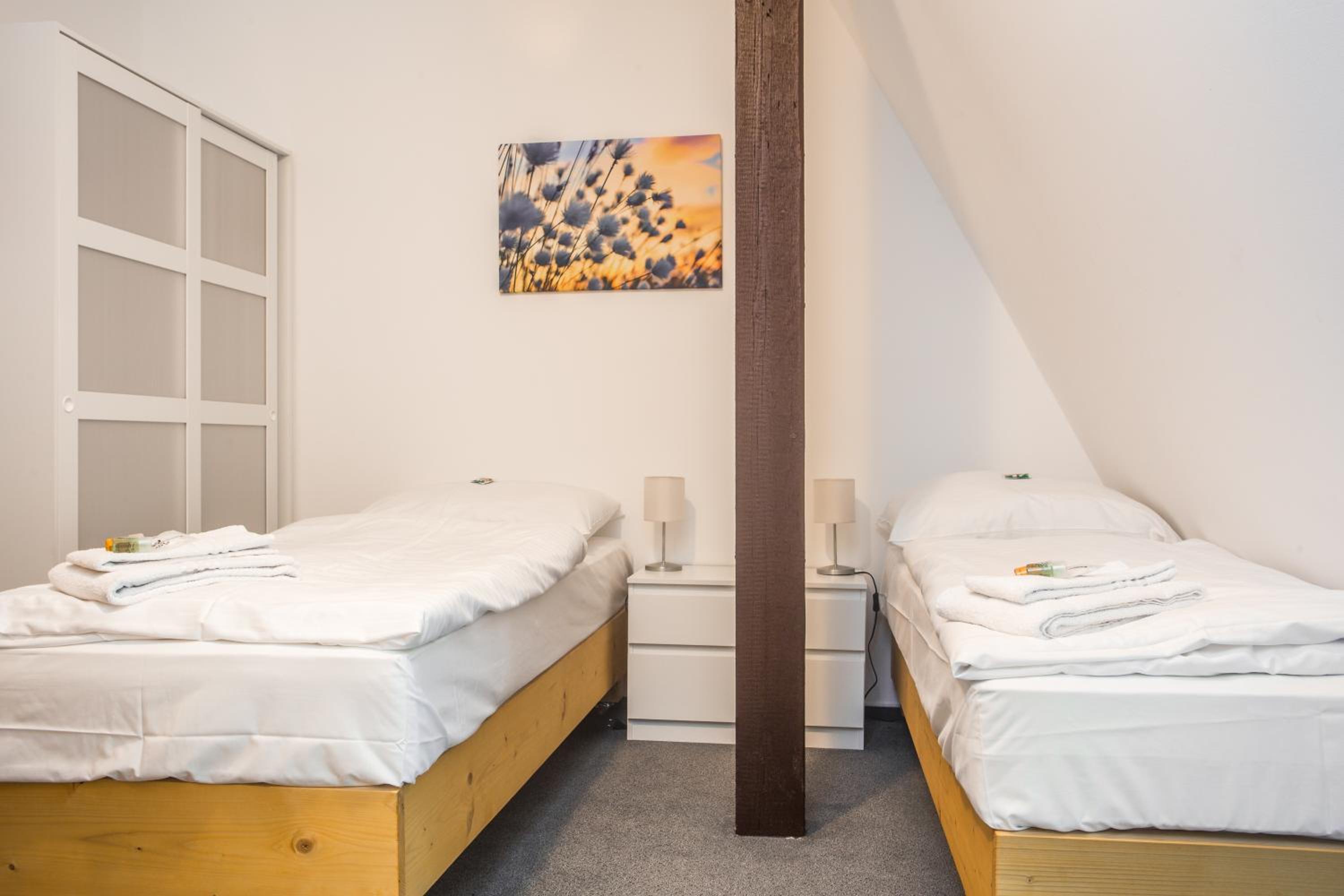 Twin Room with Shower - Photo 7