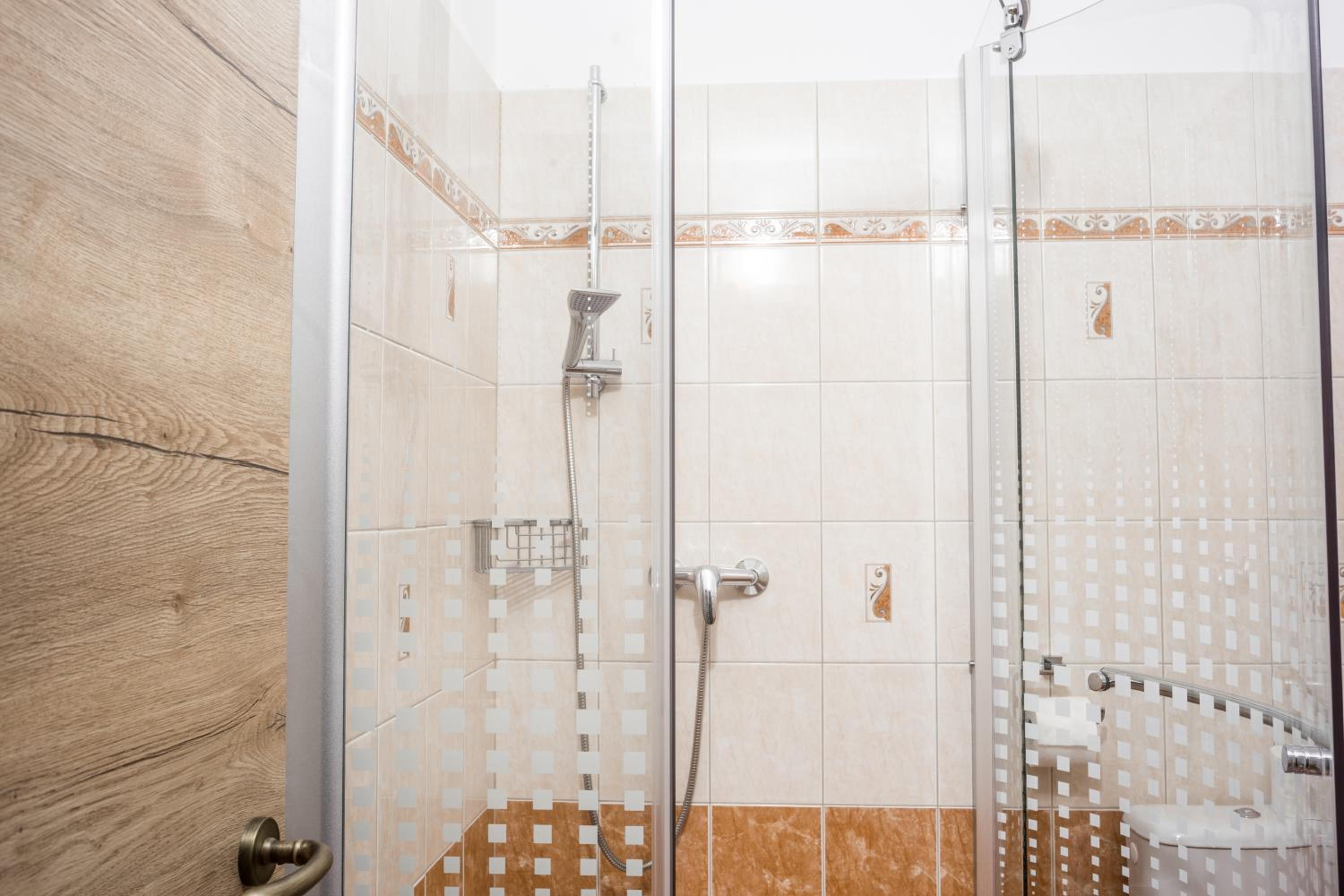 Twin Room with Shower - Photo 15