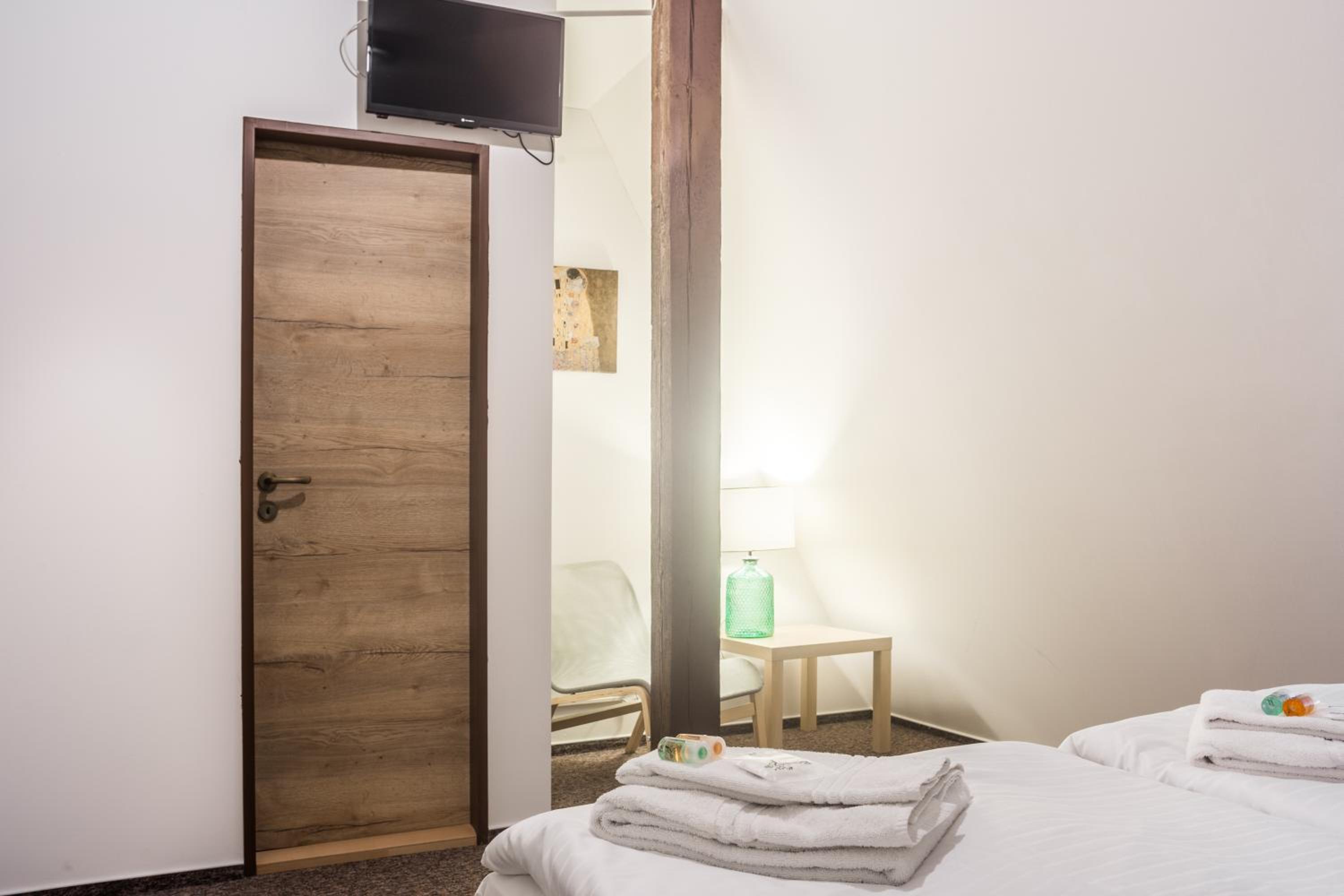 Twin Room with Shower - Photo 23