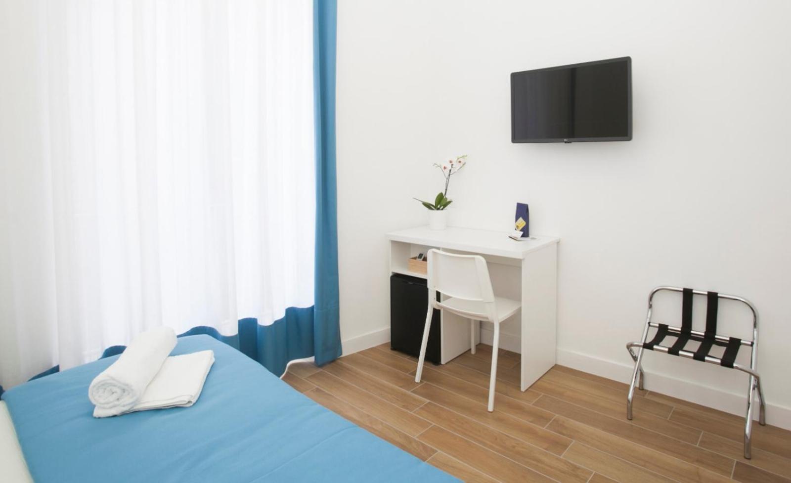 Deluxe Double or Twin Room with Balcony - Photo 9