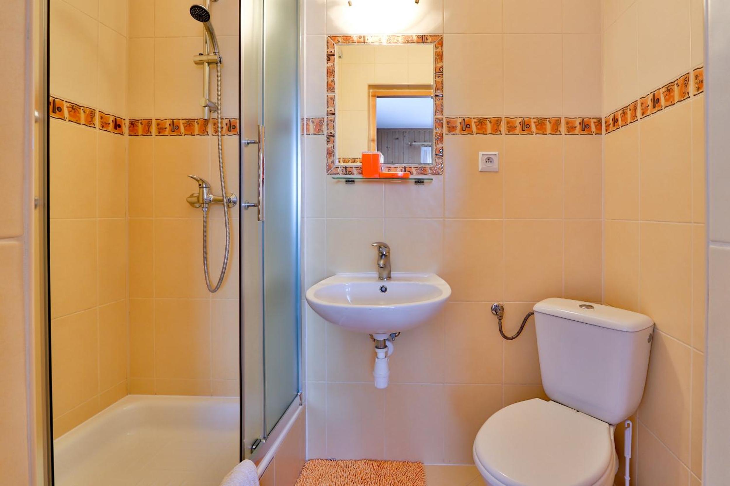 Quadruple Room - Photo 3