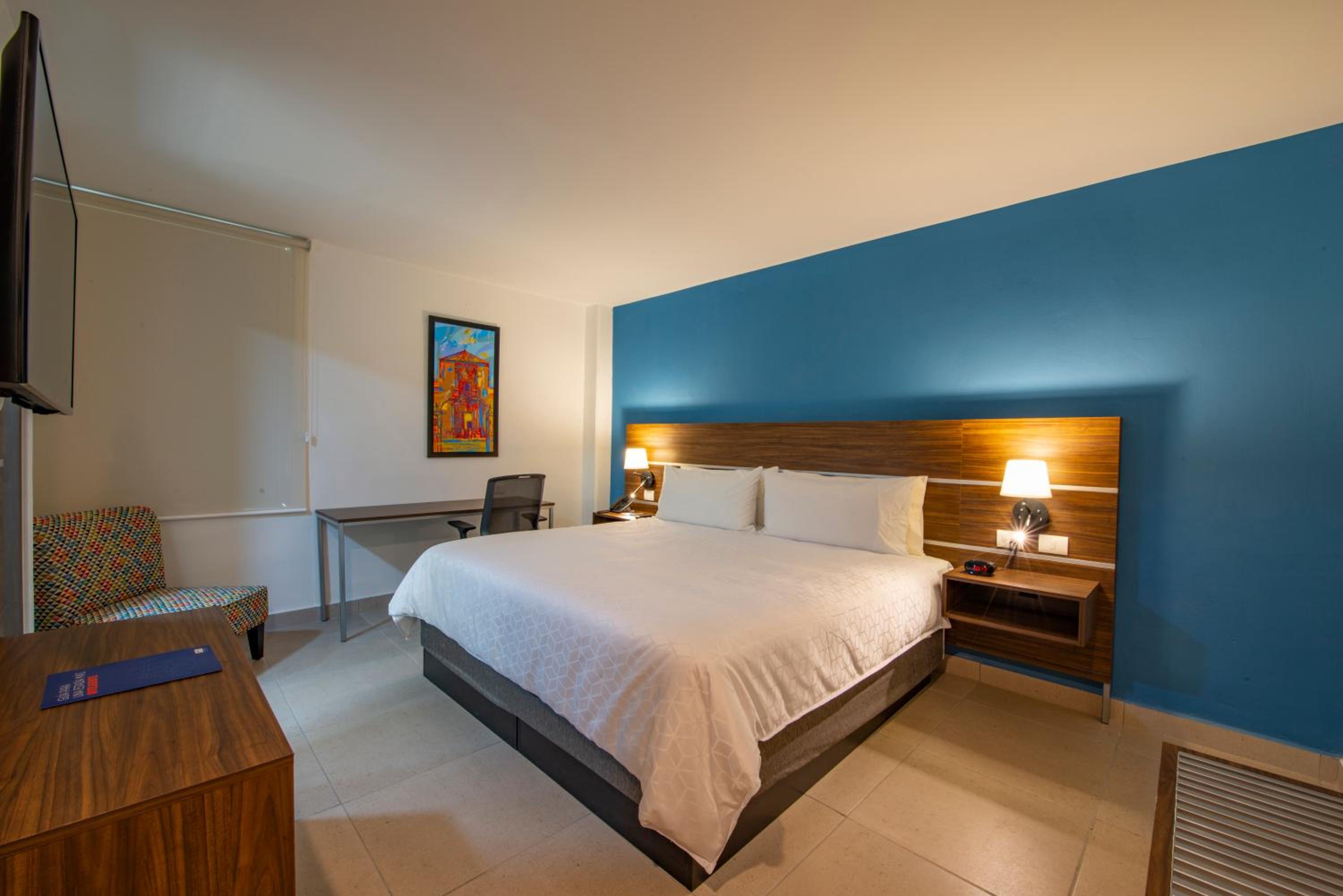 Standard King Room - Photo 7