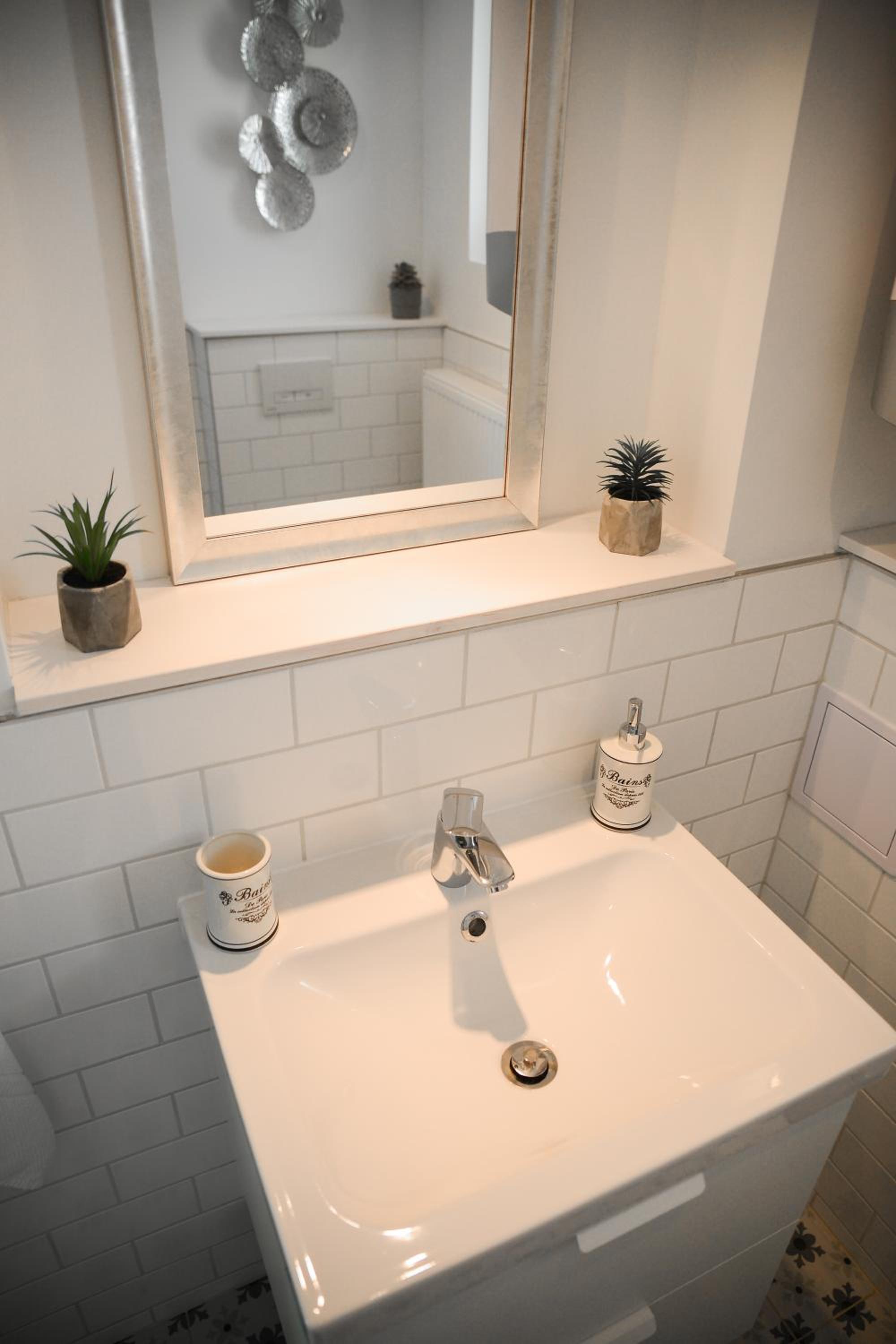 Apartment with Terrace - Photo 9