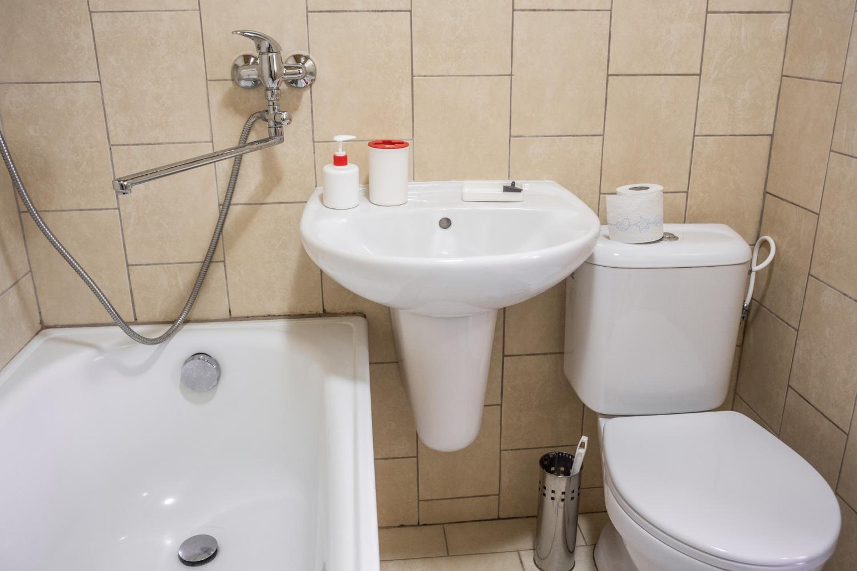 Triple Room with Private Bathroom - Photo 10