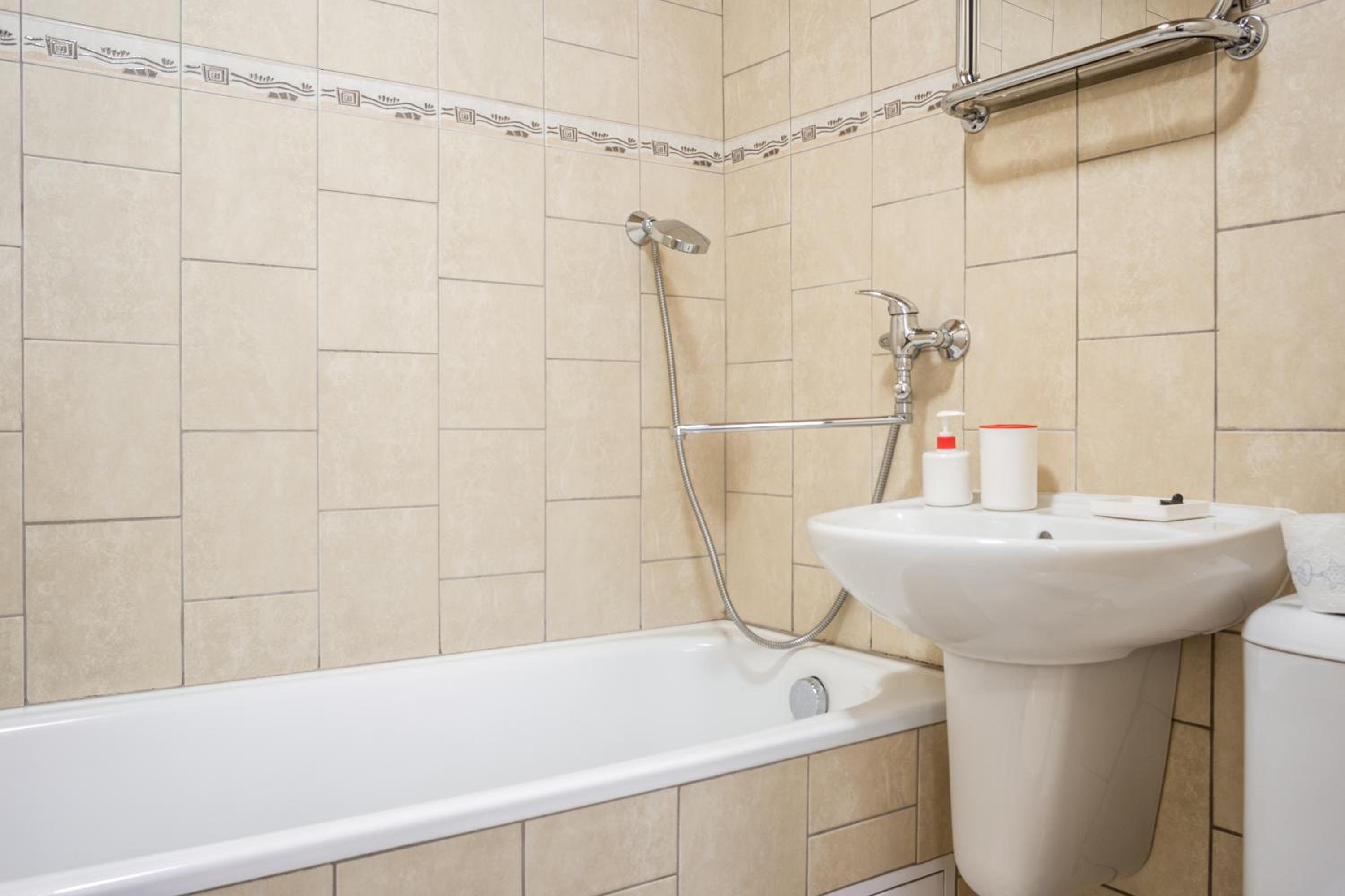 Triple Room with Private Bathroom - Photo 9