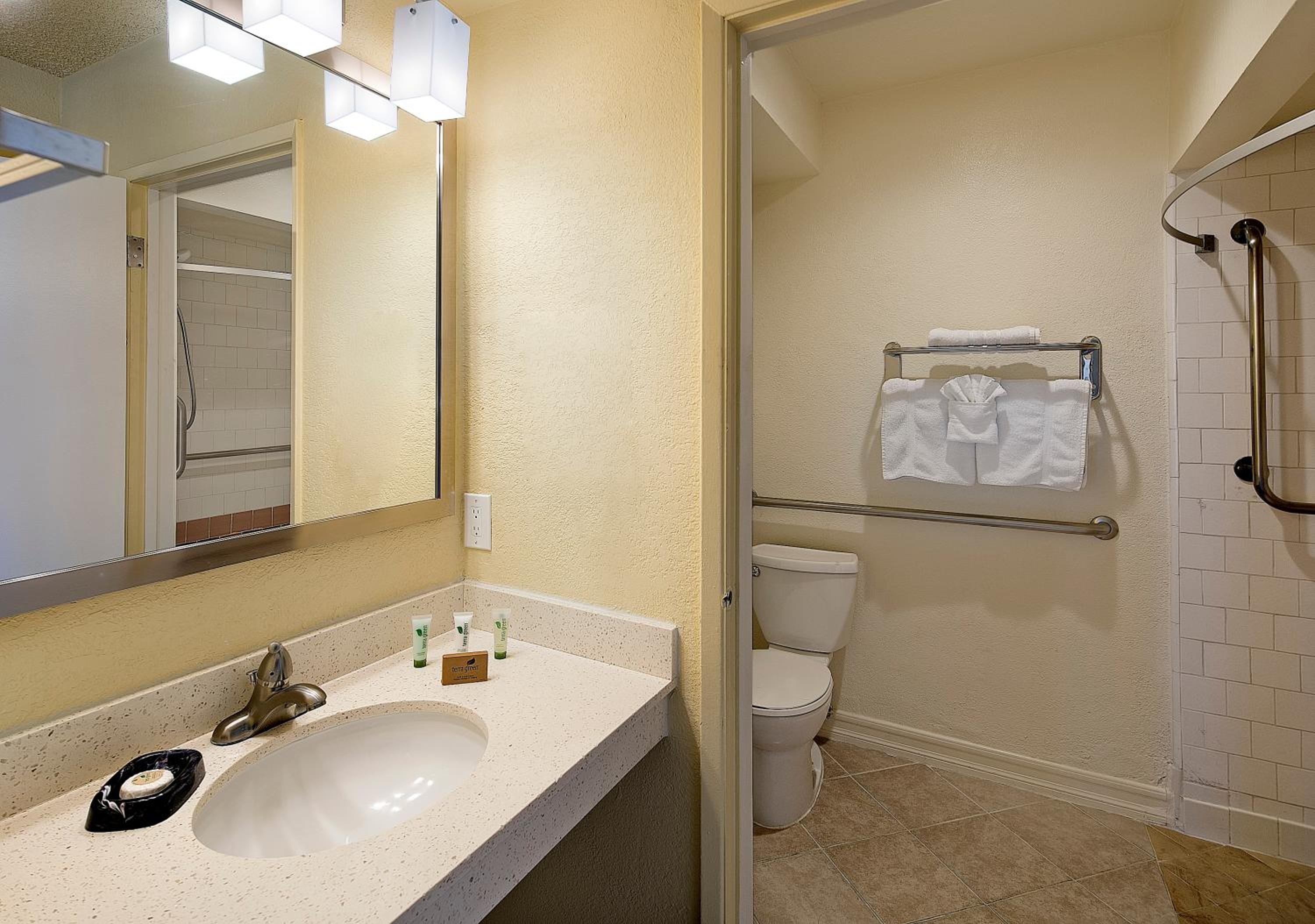Queen Room With Two Queen Beds And Roll-In Shower- Mobility Access/Non-Smoking