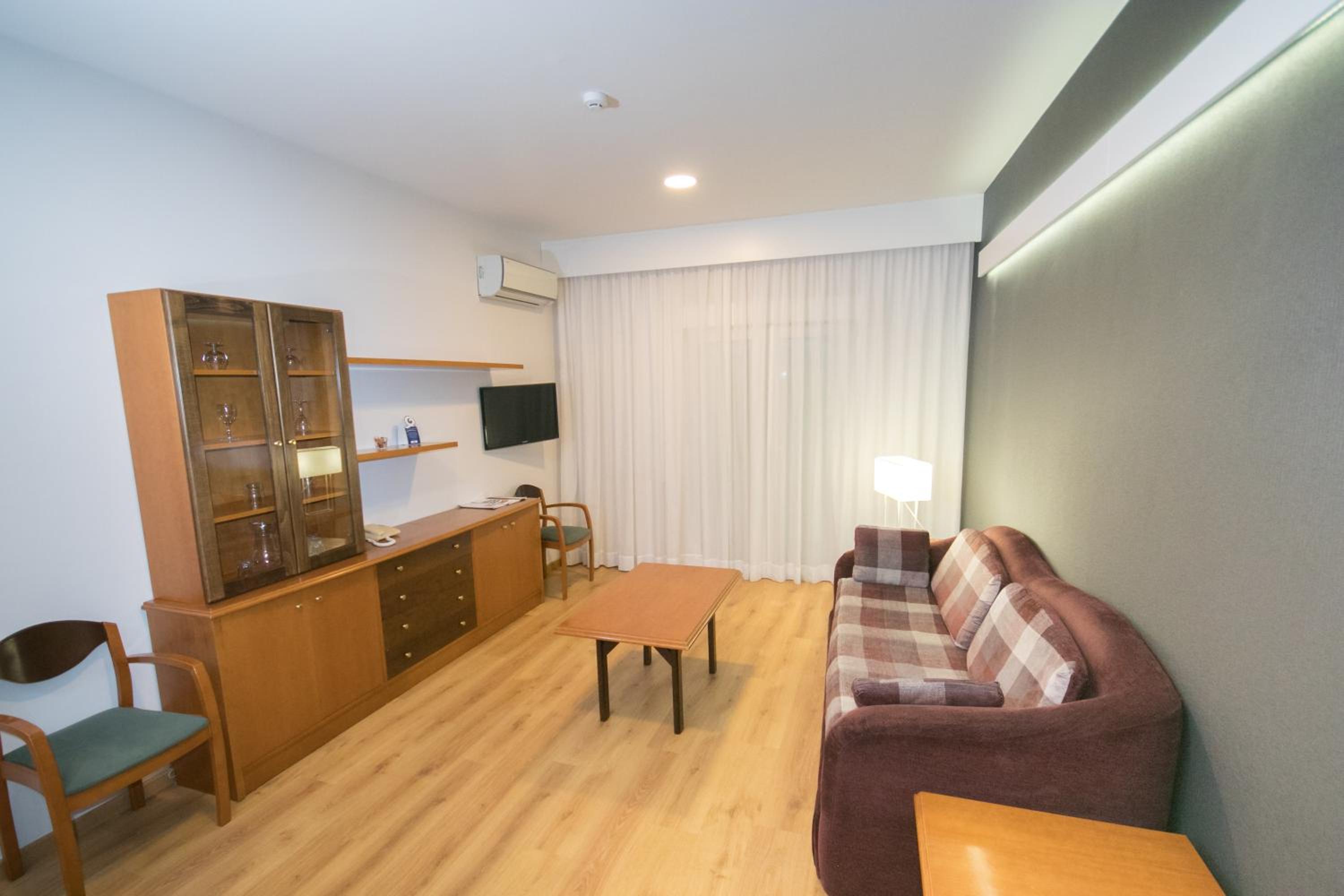 One-Bedroom Apartment sea View with Spa Access - Photo 4