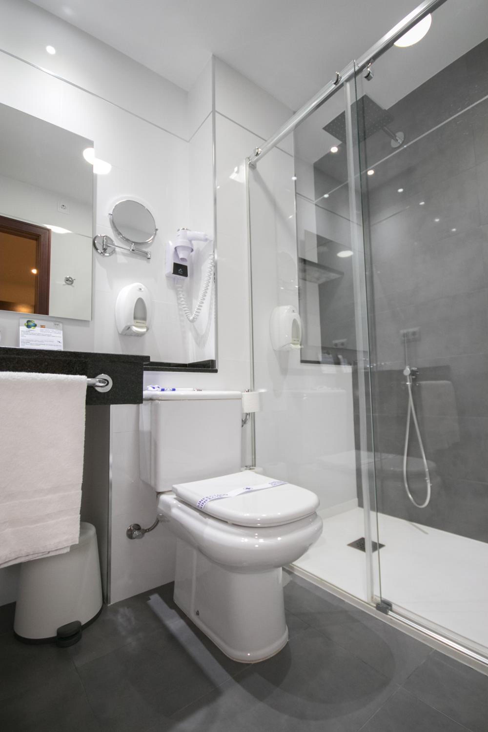 Suite with Sea View - Photo 4