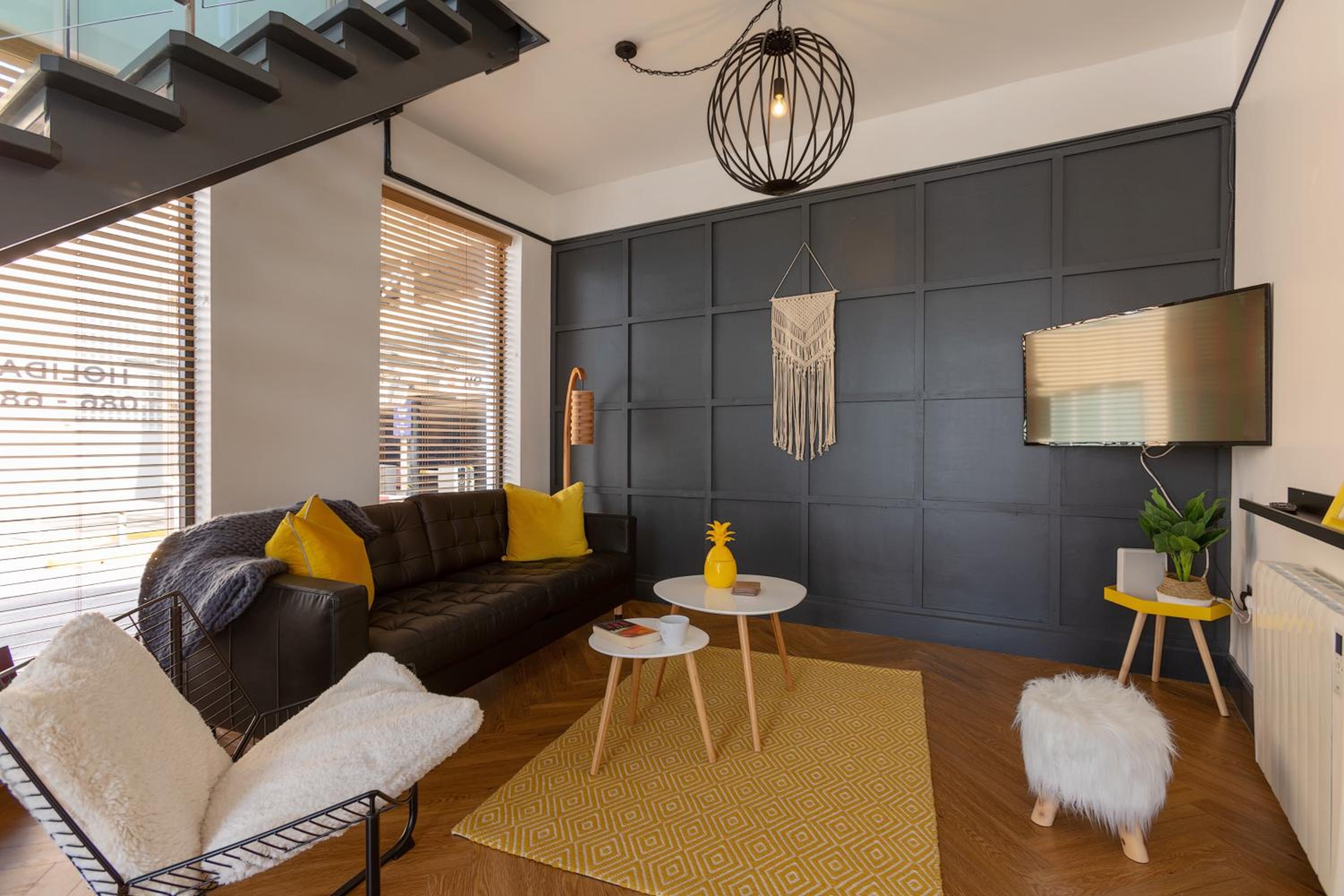 Two-Bedroom Apartment - Photo 2