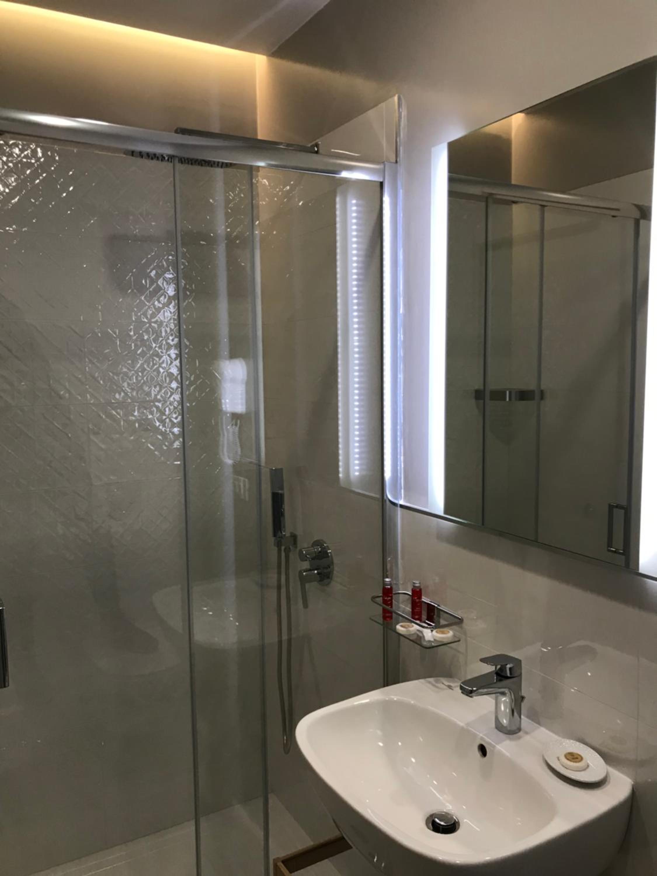 Double Room - Photo 12