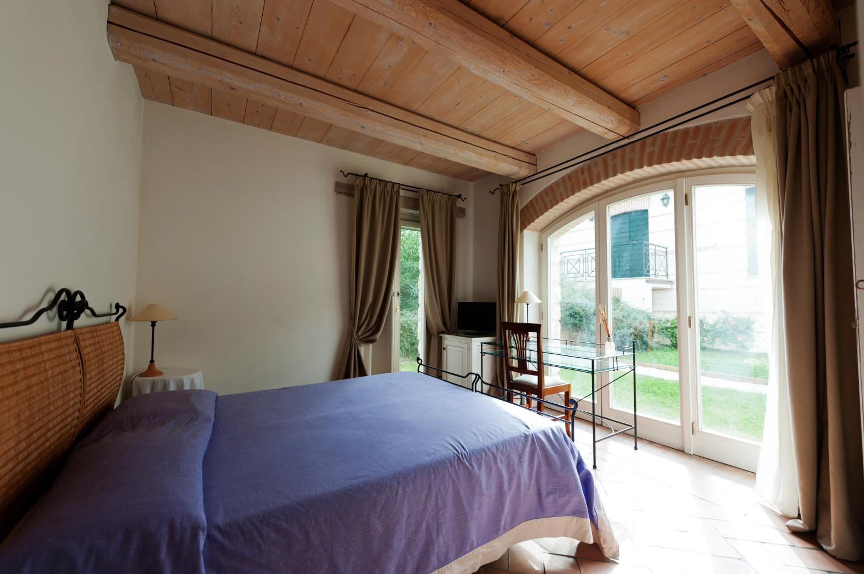 Double Room - Photo 7