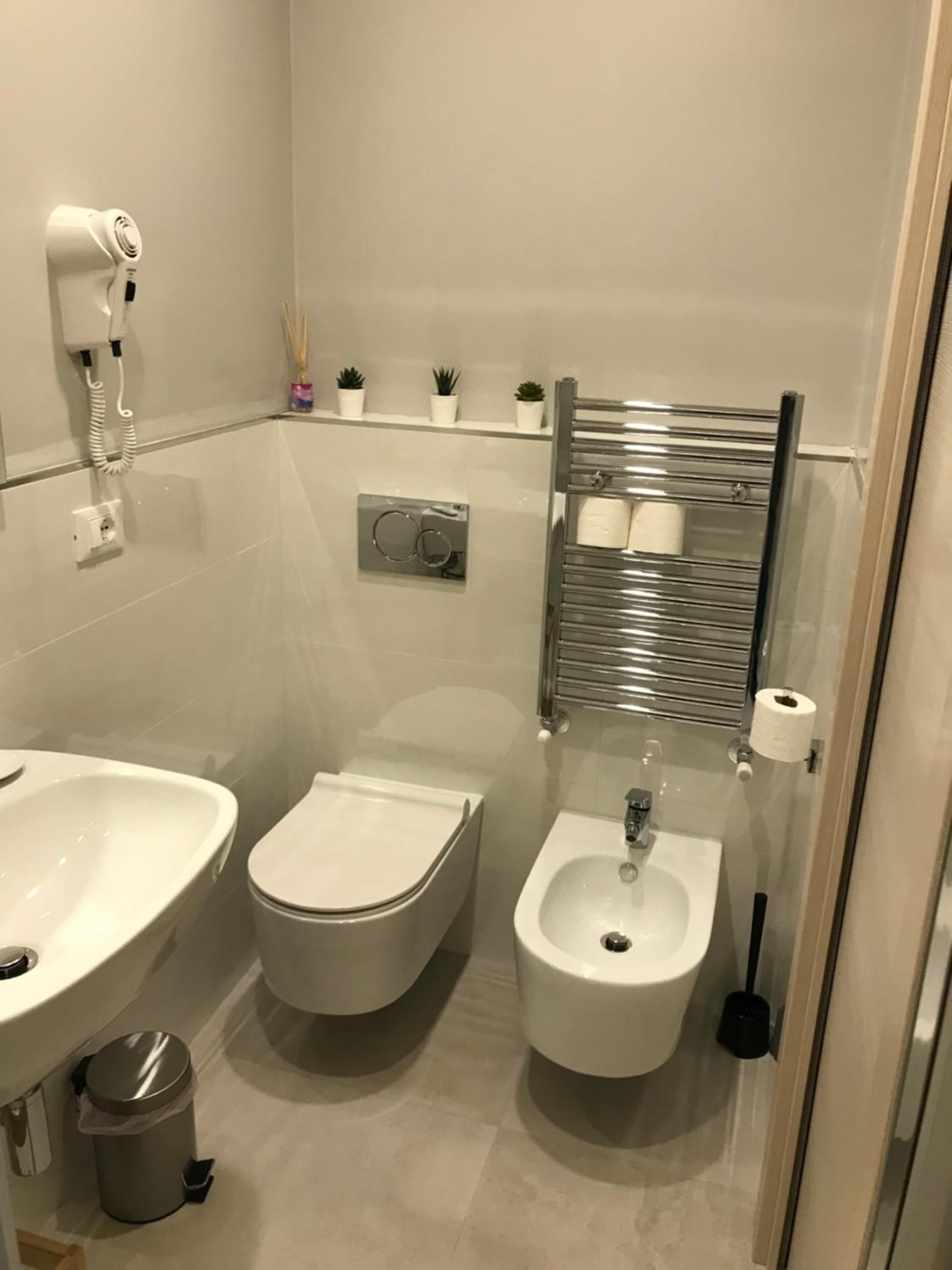 Double Room - Photo 11